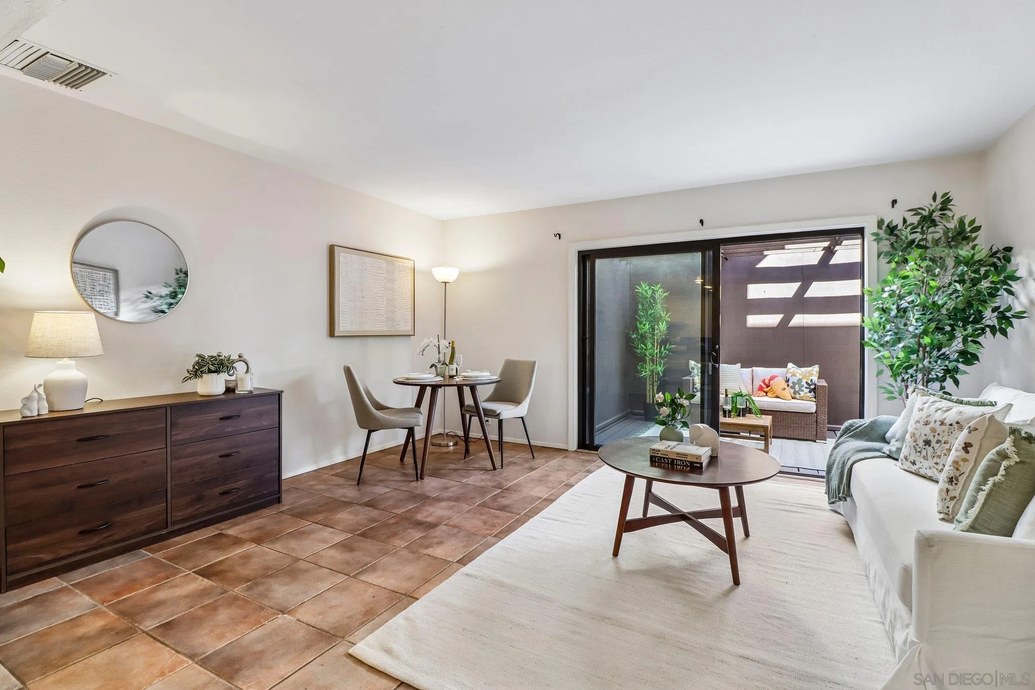 https://cdn.realtyfeed.com/cdn/127/260017189/1dc99ce42a5fe6994ce6e7dd233124b4.webp