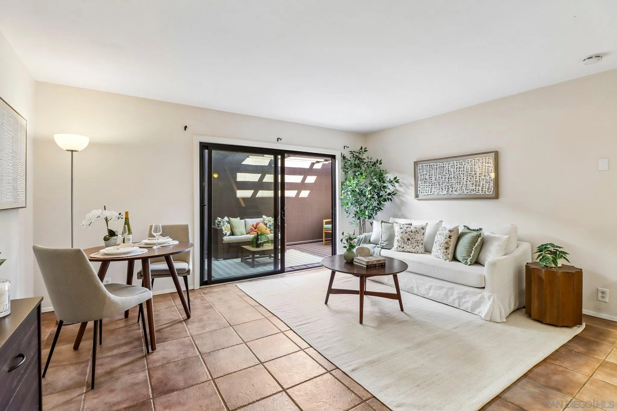 https://cdn.realtyfeed.com/cdn/127/260017189/993335a32a6696de7248063a7958cf1d.webp