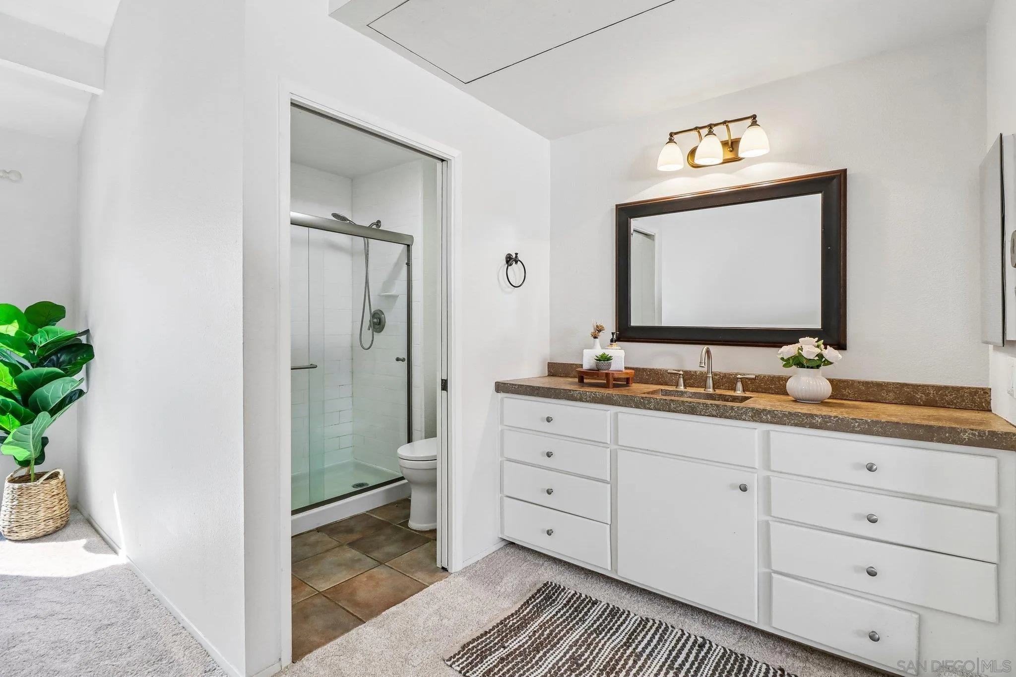 https://cdn.realtyfeed.com/cdn/127/260017189/ab4eada74c7fd549def0b7a5f91c973e.webp