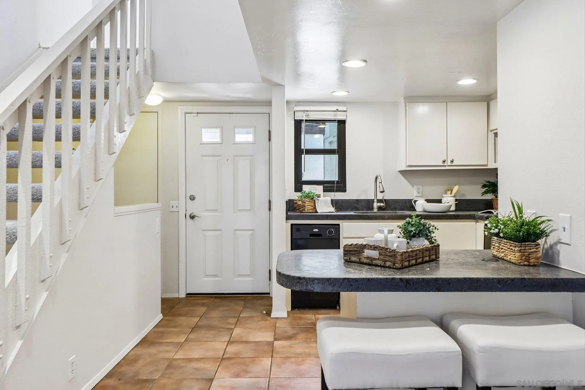 https://cdn.realtyfeed.com/cdn/127/260017189/f68504caf0064e5dfbb46e71e662fb48.webp