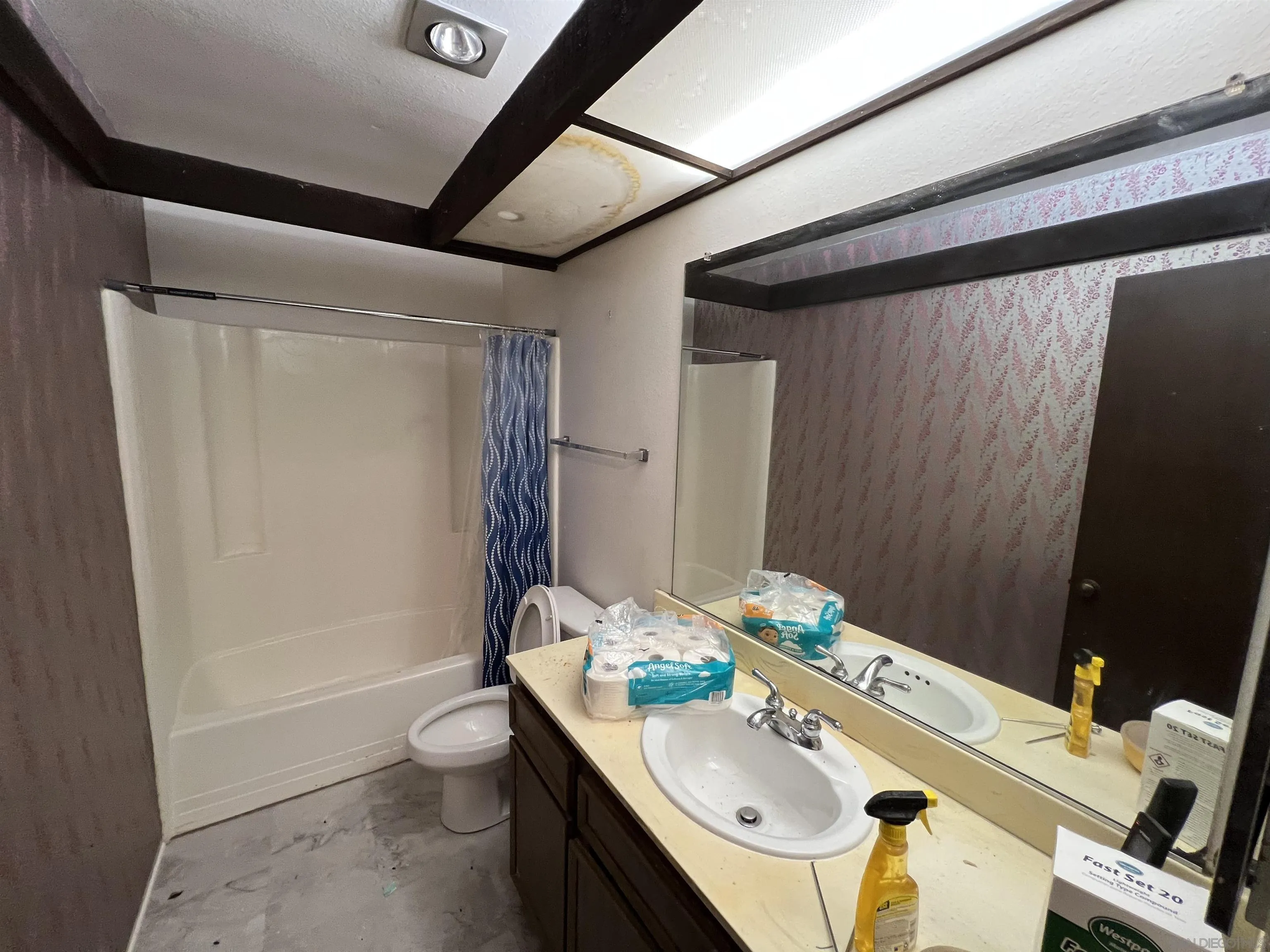 https://cdn.realtyfeed.com/cdn/127/260017194/f3eea7ea55eccaad0d3786d26ba6f3c4.webp