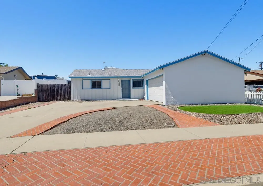https://cdn.realtyfeed.com/cdn/127/260017203/81215639d1dddaefdebcd5cf5bfebe08.webp