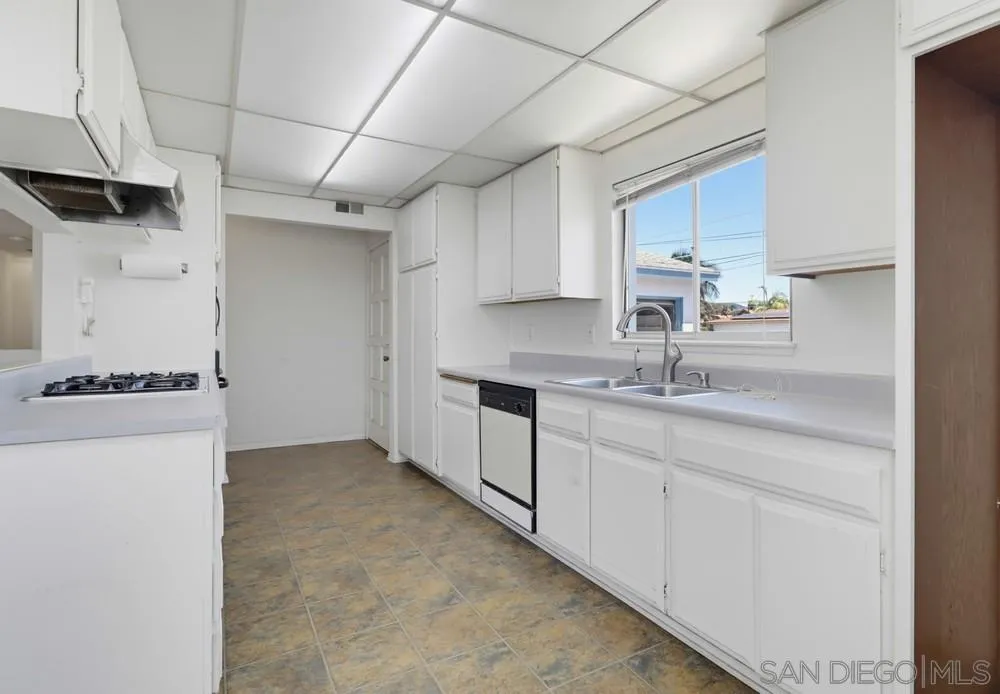 https://cdn.realtyfeed.com/cdn/127/260017203/9dc483cabcc395a4df33e8f7a17f504e.webp
