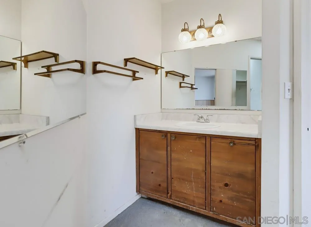 https://cdn.realtyfeed.com/cdn/127/260017203/ce6ae1195ccf40787e7fb65c78d8bac4.webp