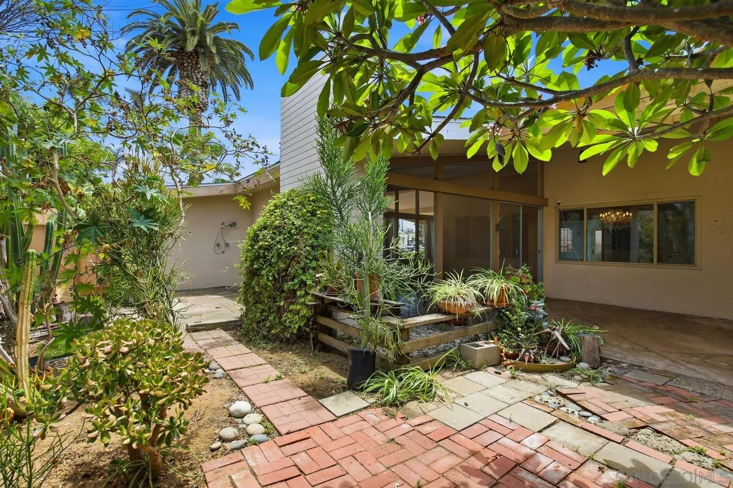 https://cdn.realtyfeed.com/cdn/127/260017209/0b35baa80e9edf999c929ef5d5c8d189.webp