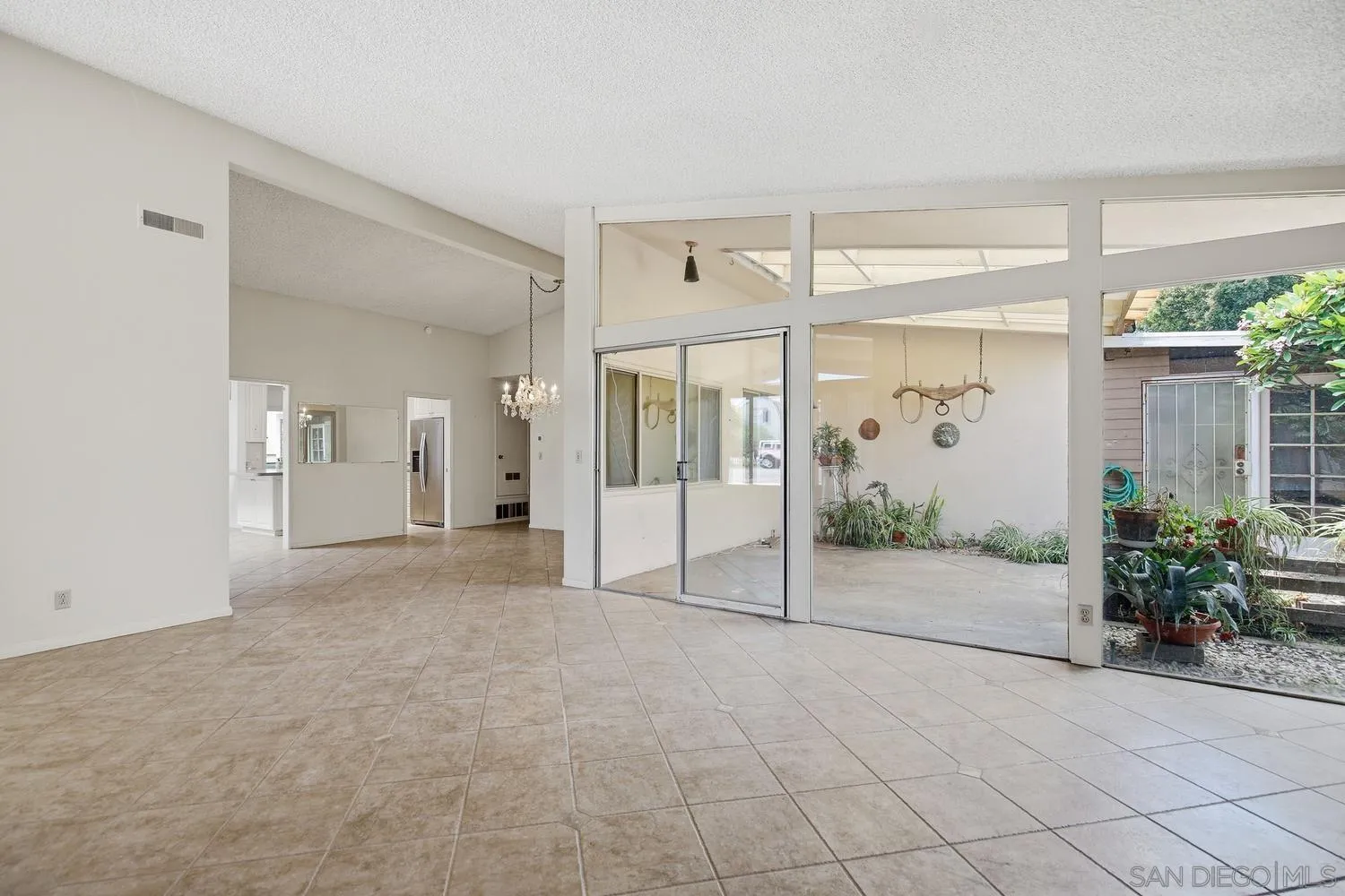 https://cdn.realtyfeed.com/cdn/127/260017209/37c20d7c764d9955d1ad07da2f74a628.webp
