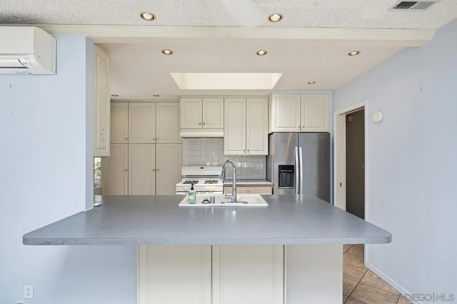https://cdn.realtyfeed.com/cdn/127/260017209/47942df33067d30cbf66ec55e5992e6b.webp