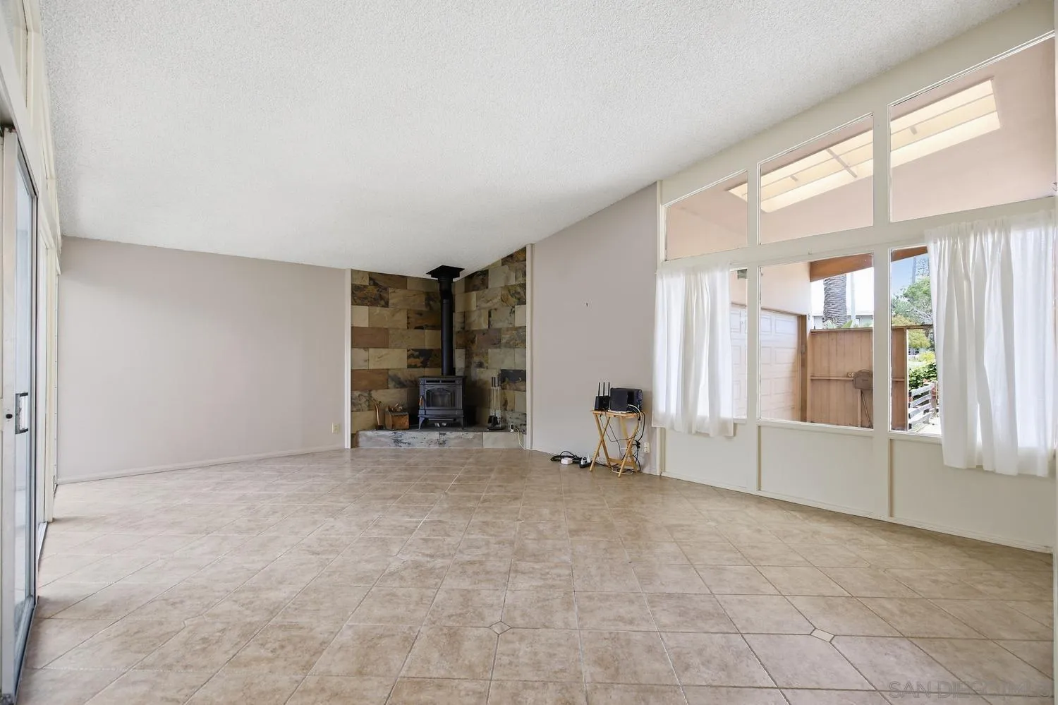 https://cdn.realtyfeed.com/cdn/127/260017209/61b32cbe67e0e507b96377712dfa1e62.webp