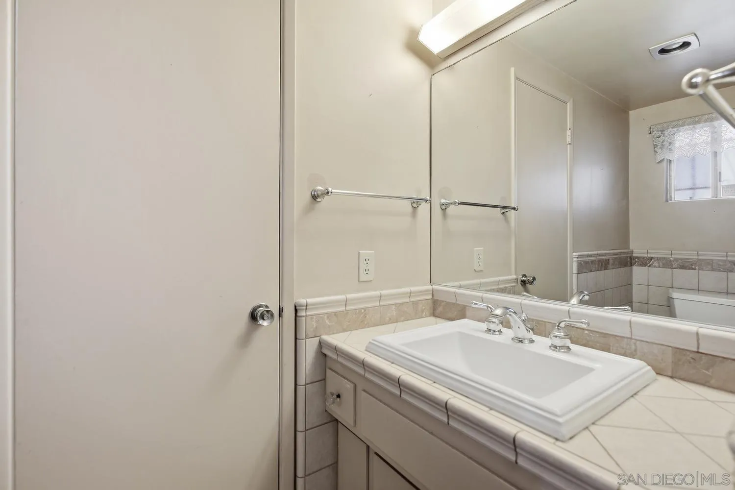 https://cdn.realtyfeed.com/cdn/127/260017209/711219646cf05d7c99eb03345b8392ae.webp