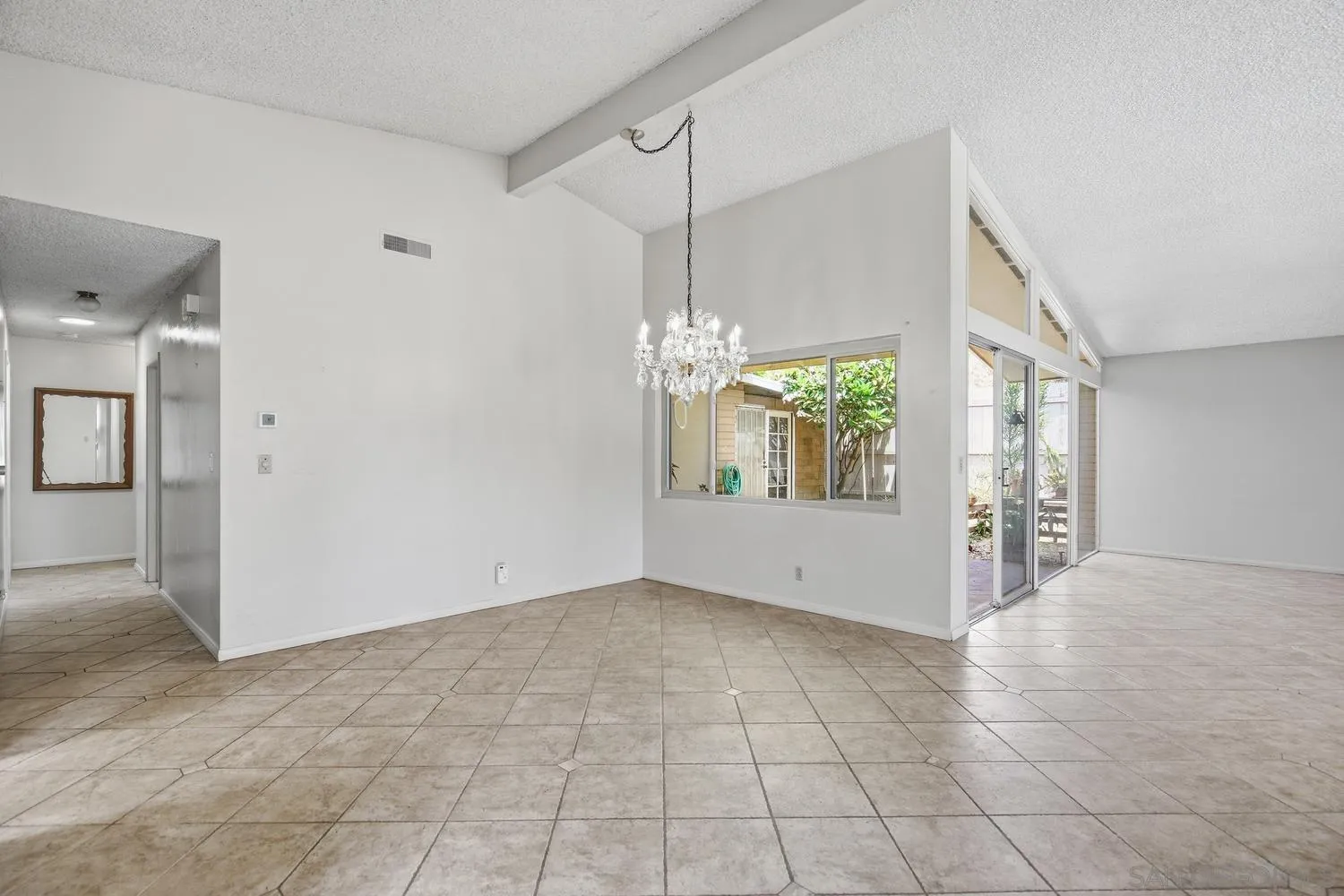 https://cdn.realtyfeed.com/cdn/127/260017209/77e743da5abd2596c55b59c11c713b24.webp