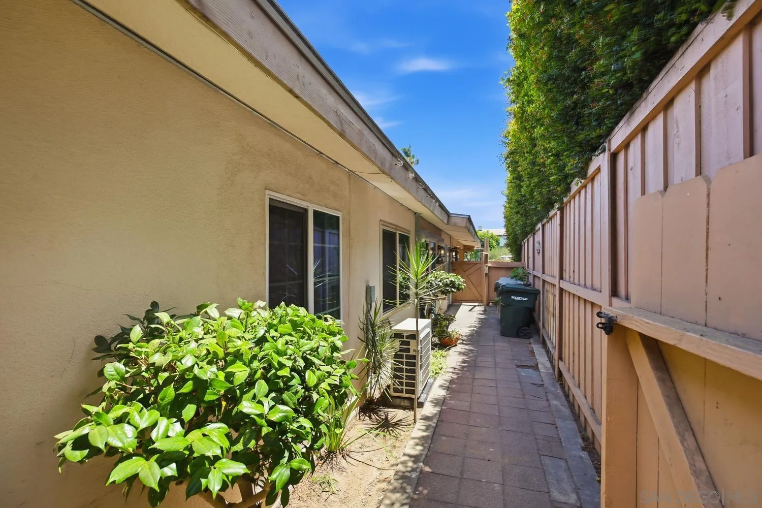 https://cdn.realtyfeed.com/cdn/127/260017209/7a7d4592842f26273fe4a910b4366c35.webp
