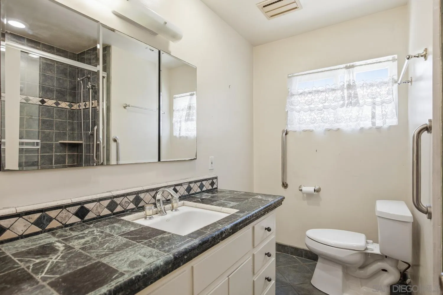 https://cdn.realtyfeed.com/cdn/127/260017209/8a7134eec085f7f00defc077b84d6578.webp