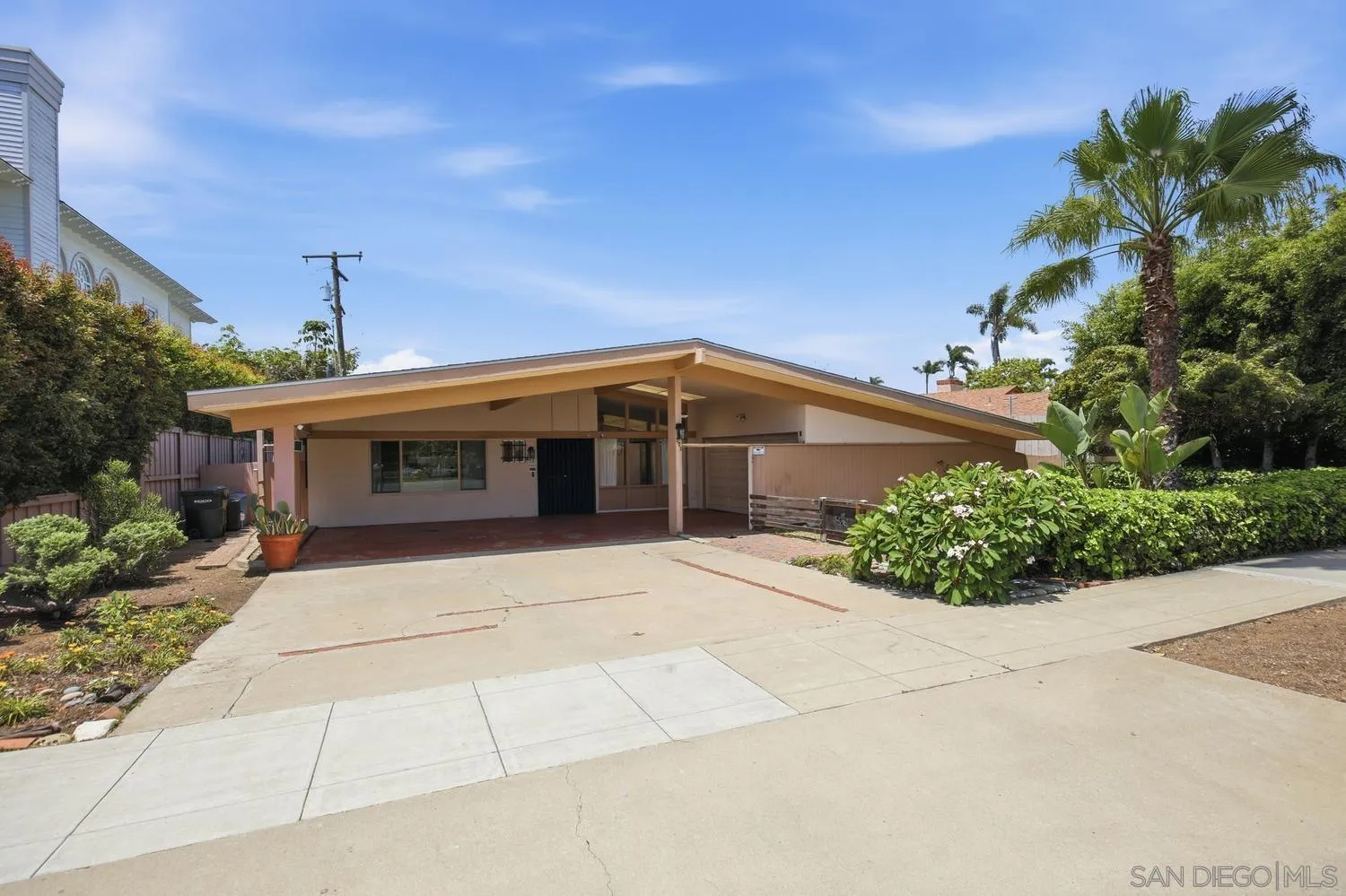 https://cdn.realtyfeed.com/cdn/127/260017209/a7dc45ffaa7ec40cbf9f4b08f16824de.webp