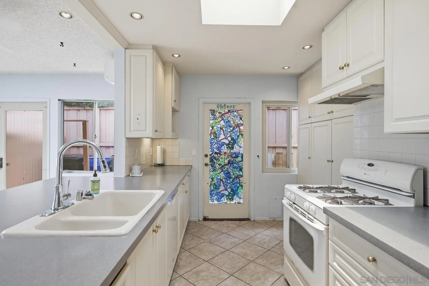 https://cdn.realtyfeed.com/cdn/127/260017209/bf4aaa37fe4c9d94505214f82aa64195.webp