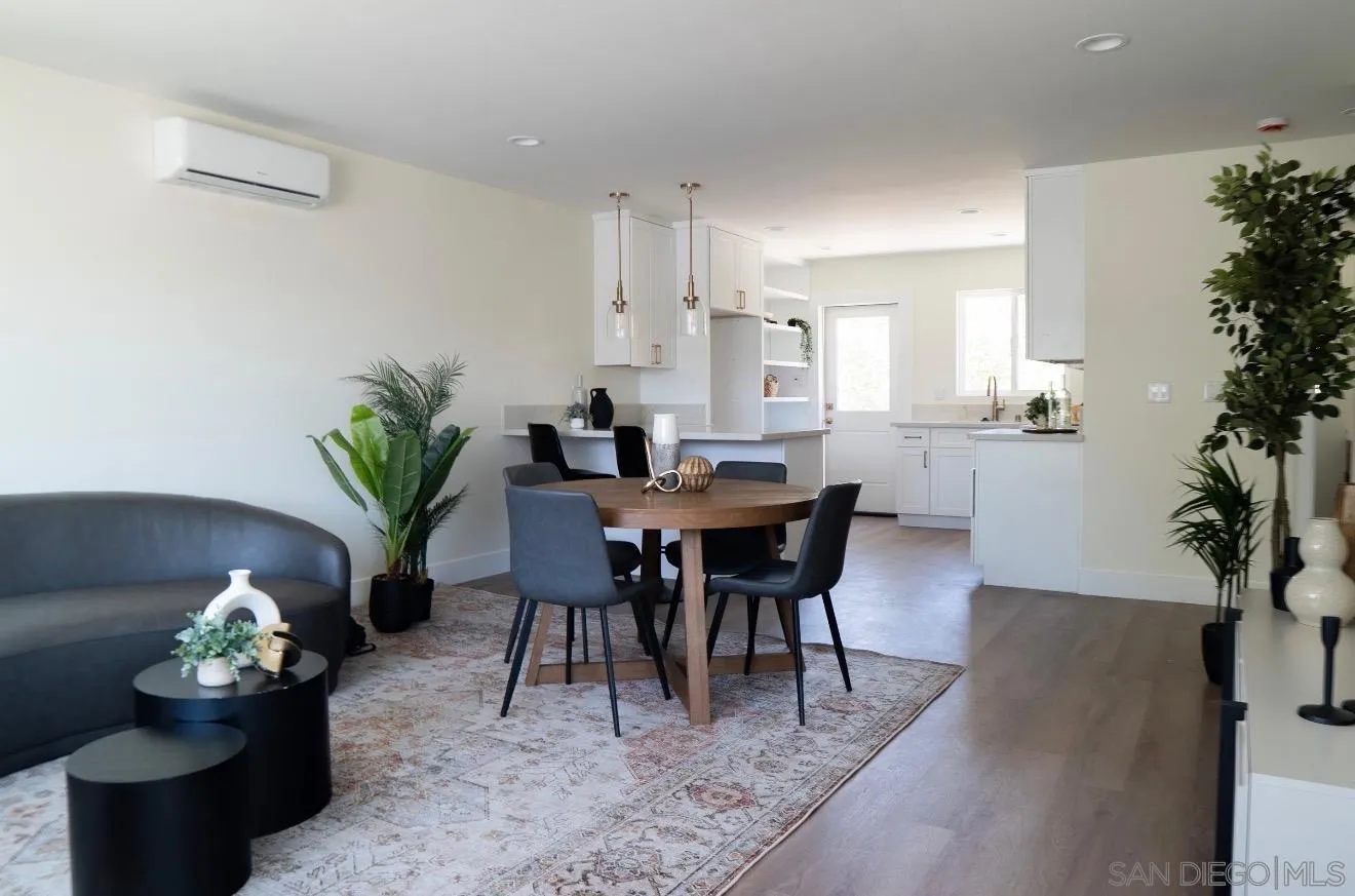 https://cdn.realtyfeed.com/cdn/127/260017220/8883a8673382d43aea70a7016c56b8d0.webp