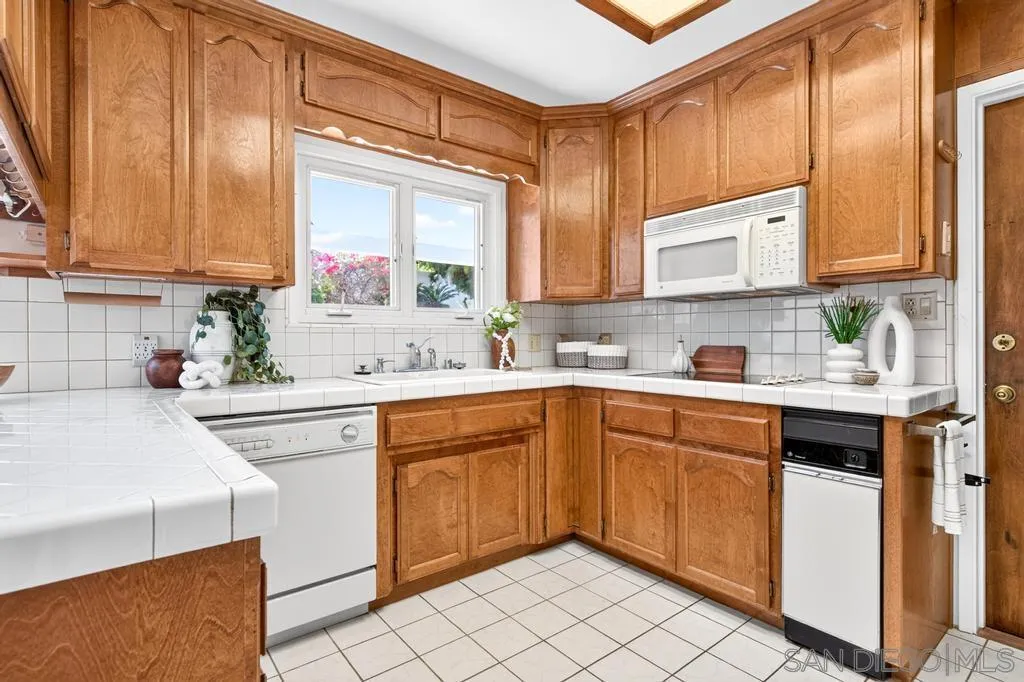 https://cdn.realtyfeed.com/cdn/127/260017224/0c60f4c4cb3bf8076519c6f3c9e606e4.webp