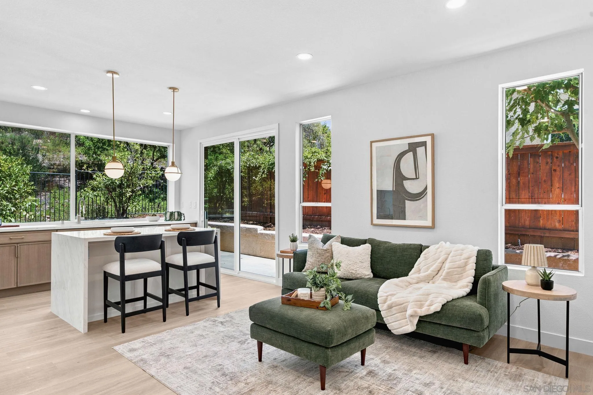 https://cdn.realtyfeed.com/cdn/127/260017228/8037634f1769a9fe724dbb6f55e72464.webp