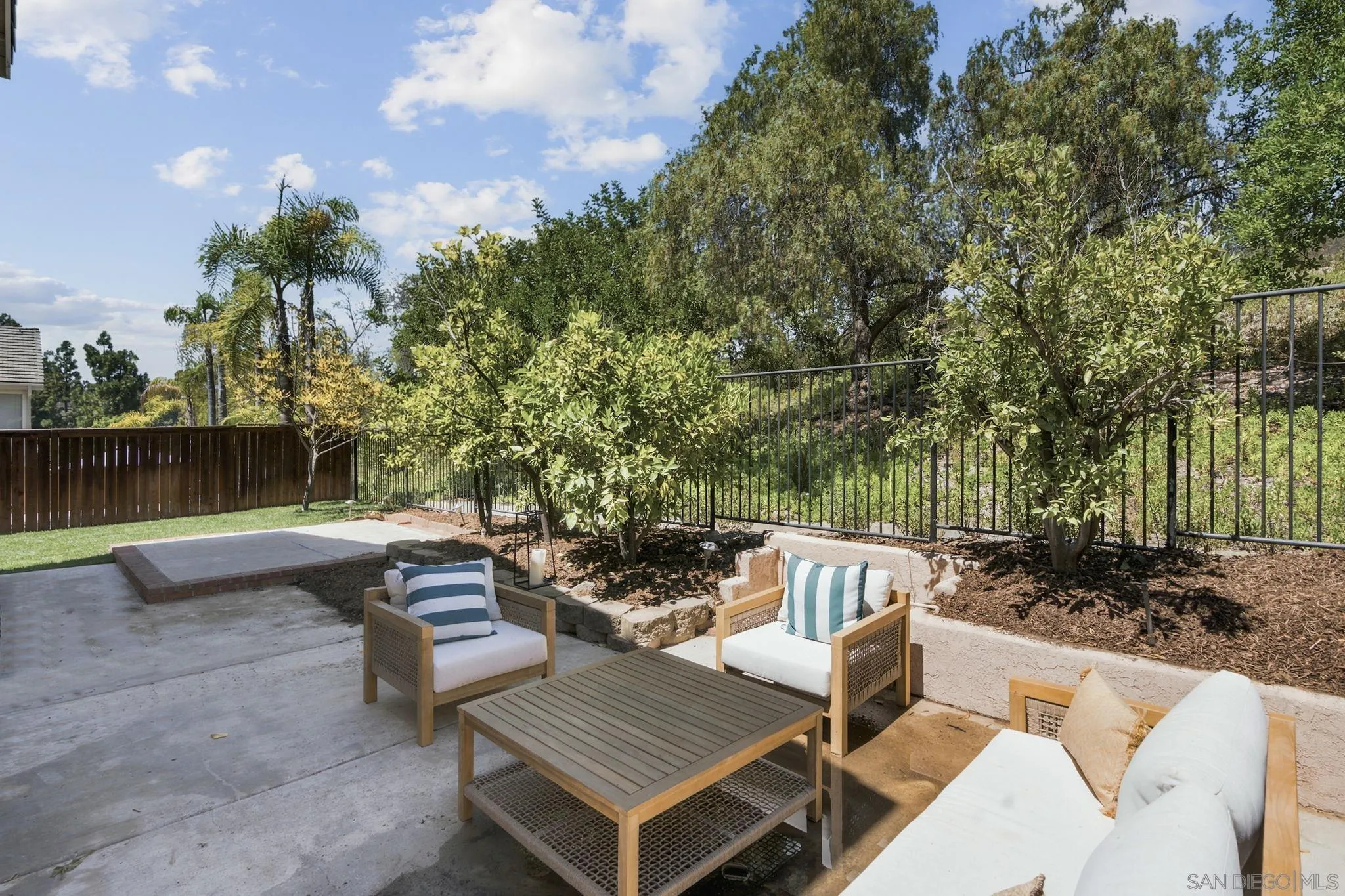 https://cdn.realtyfeed.com/cdn/127/260017228/d0caad4c050b6e52fcb07c50ff176ea5.webp
