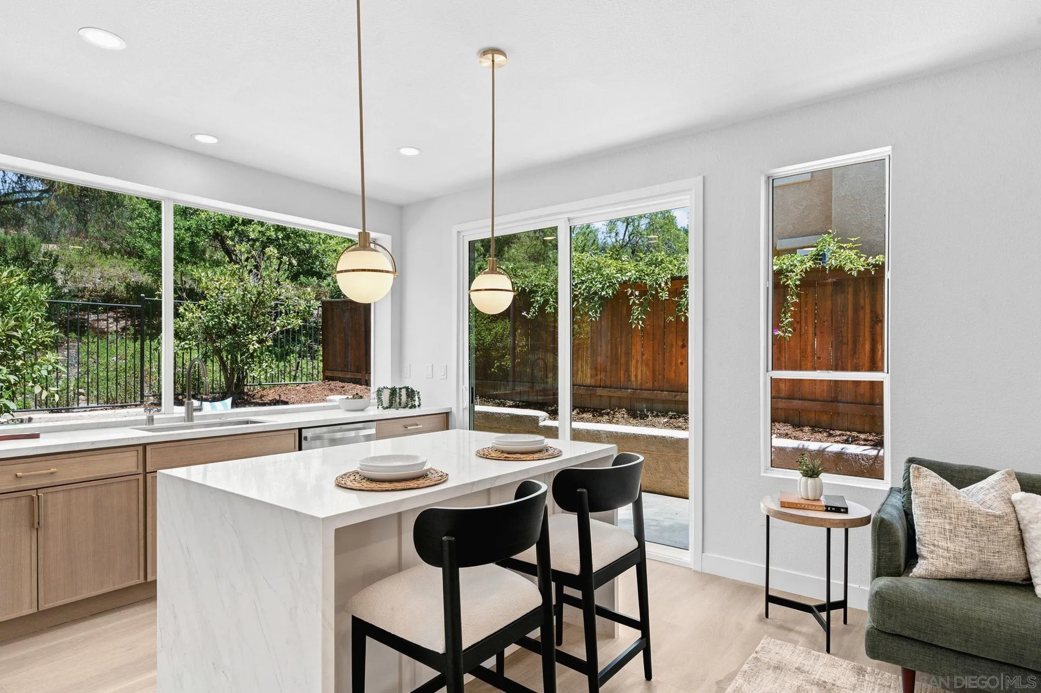 https://cdn.realtyfeed.com/cdn/127/260017228/dfb810ab30116dbc762be241eb8d3377.webp