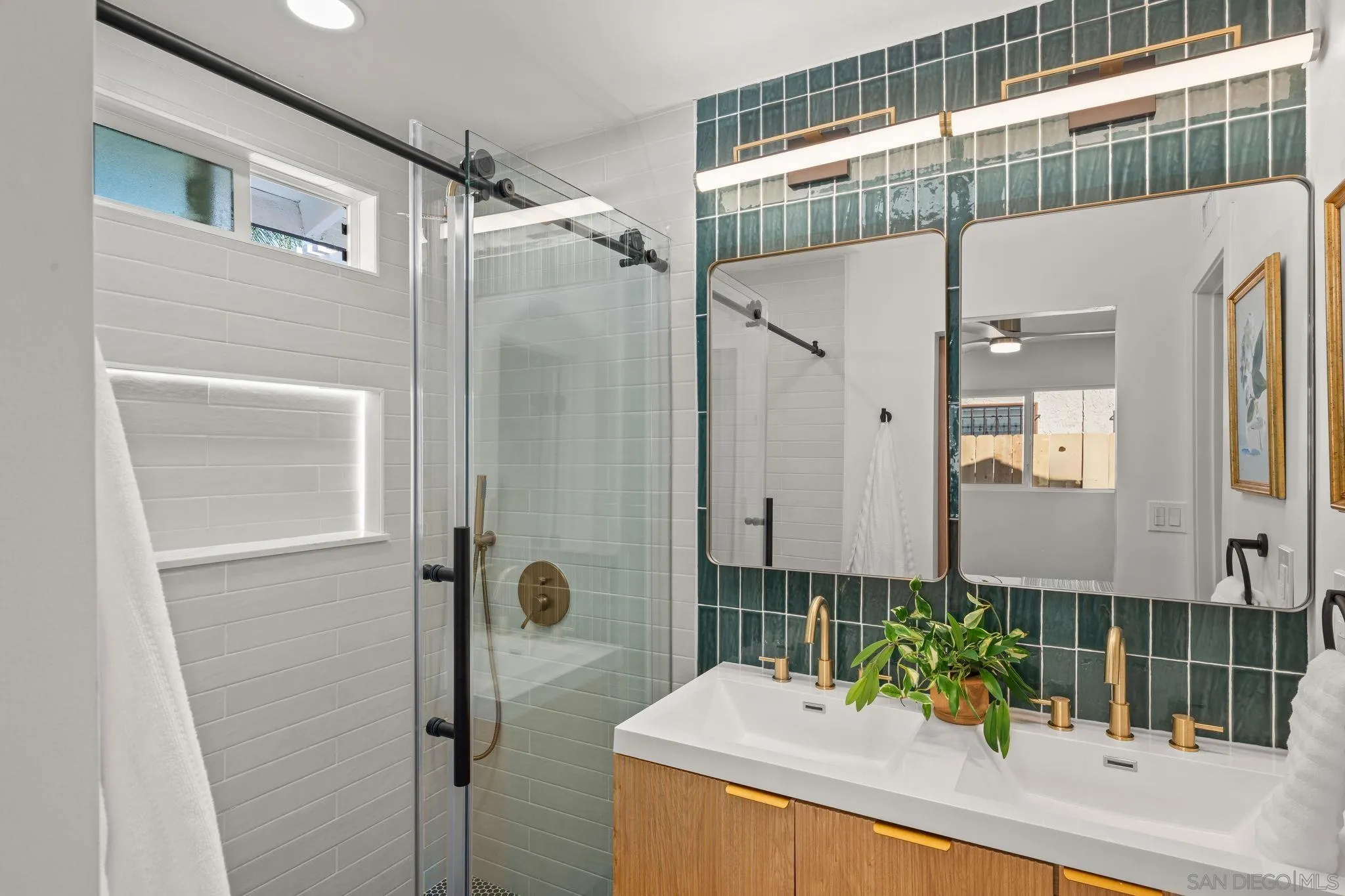 https://cdn.realtyfeed.com/cdn/127/260017229/65c62378a2a54ef10f35267a595b867a.webp