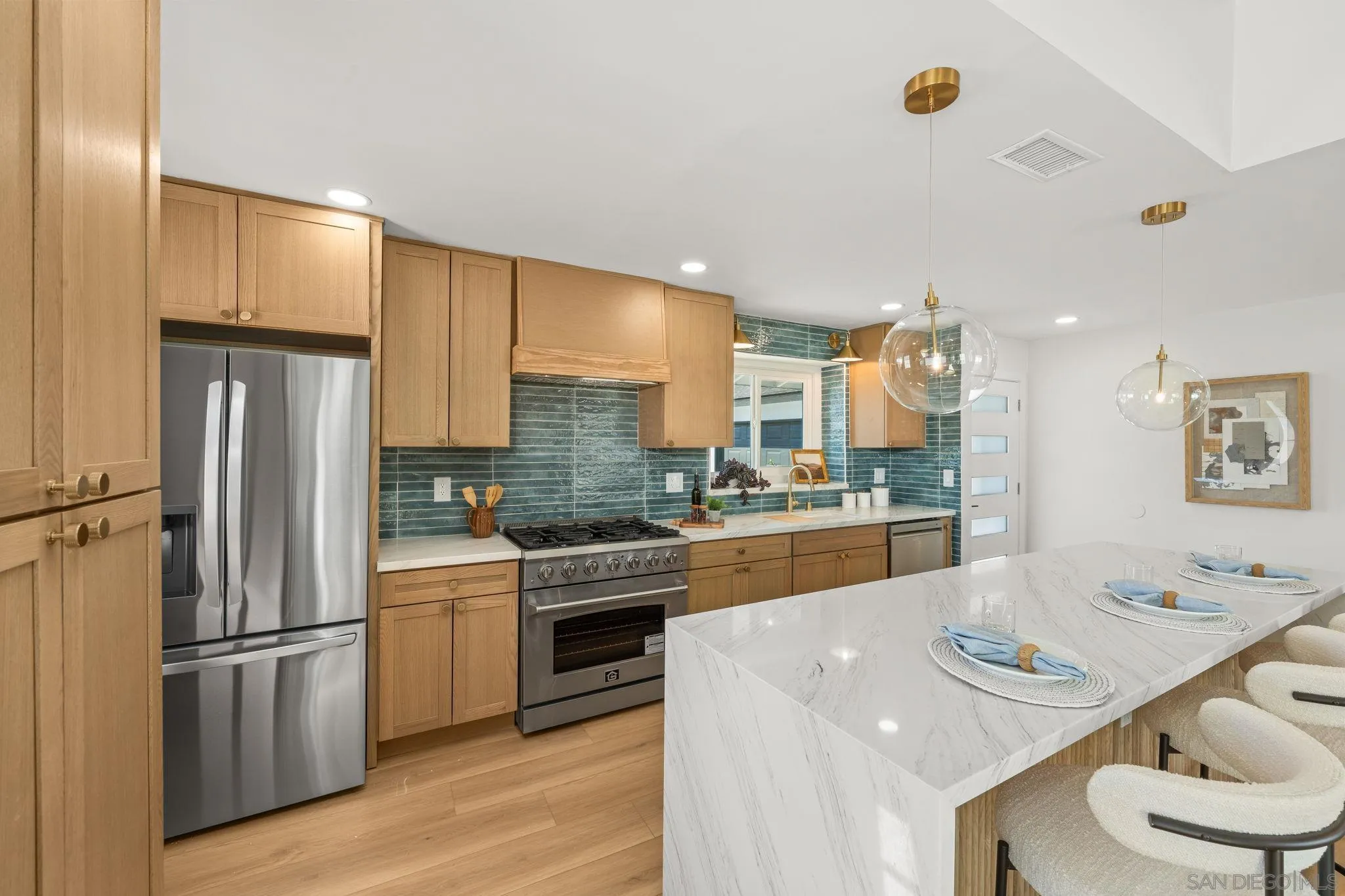 https://cdn.realtyfeed.com/cdn/127/260017229/fc6b6884cb1df4d275d7997eb5056579.webp