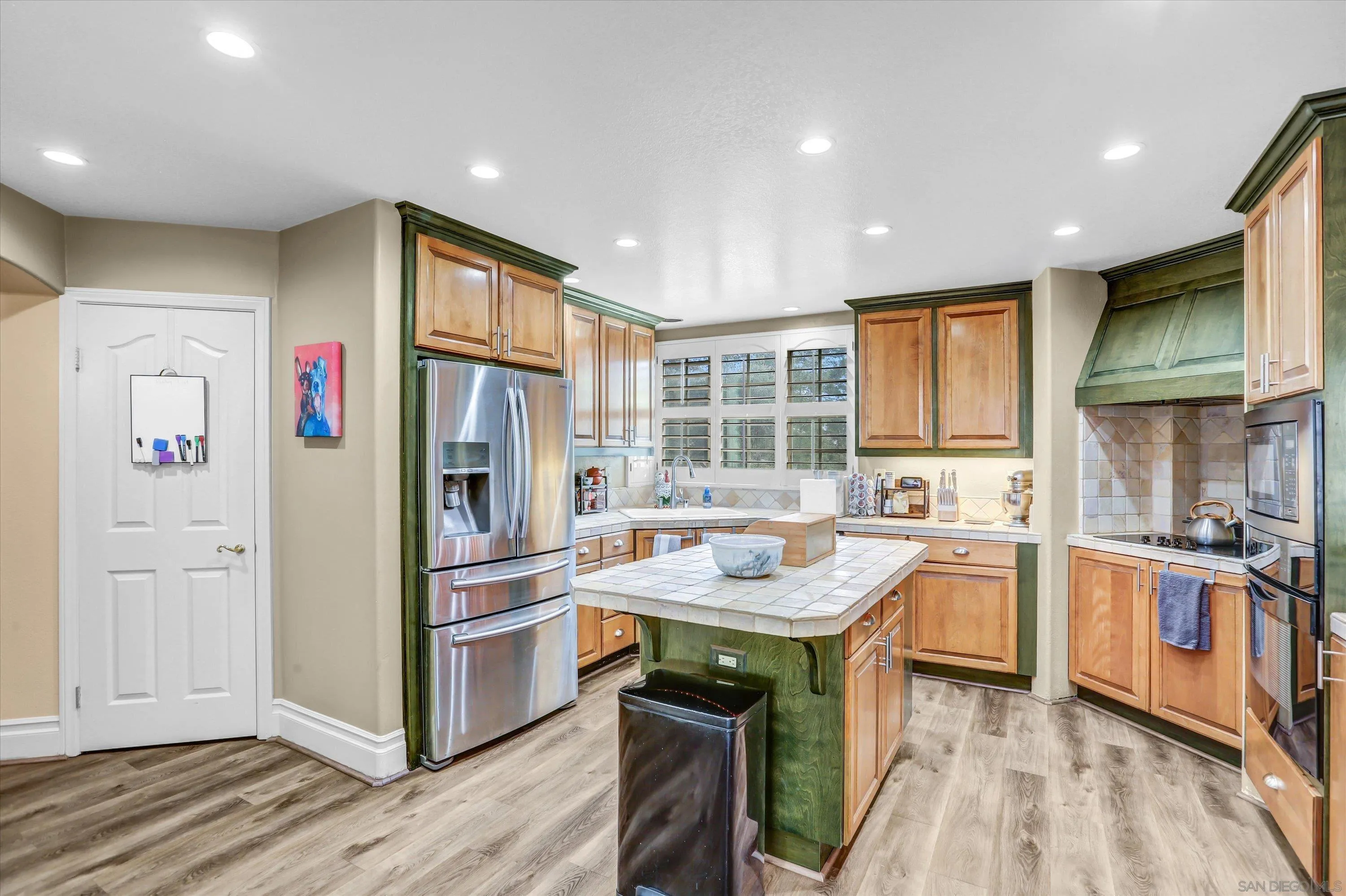 https://cdn.realtyfeed.com/cdn/127/260017234/a4c738fa0f0f058471dbbe3ace42cb0d.webp
