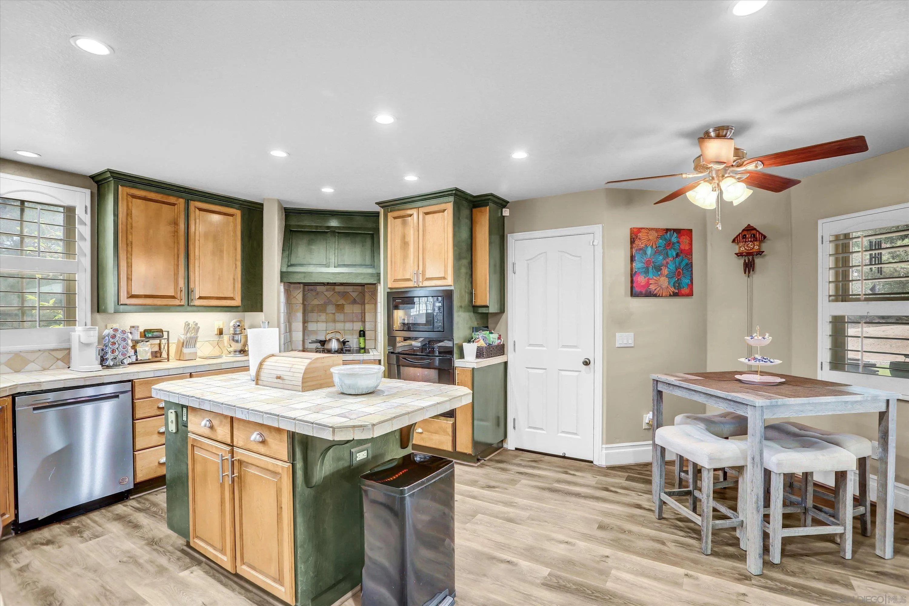 https://cdn.realtyfeed.com/cdn/127/260017234/aa3ddbc31b1d4c74ca9052555f2effdc.webp
