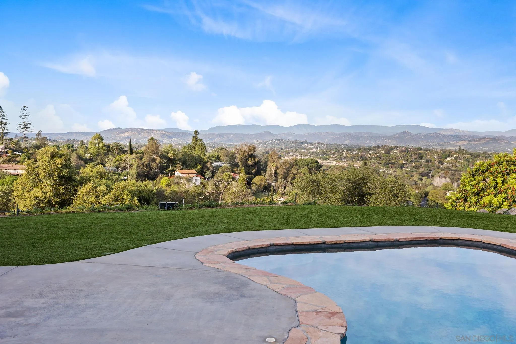 https://cdn.realtyfeed.com/cdn/127/260017238/14055c264323868bc66d1653e20c3558.webp