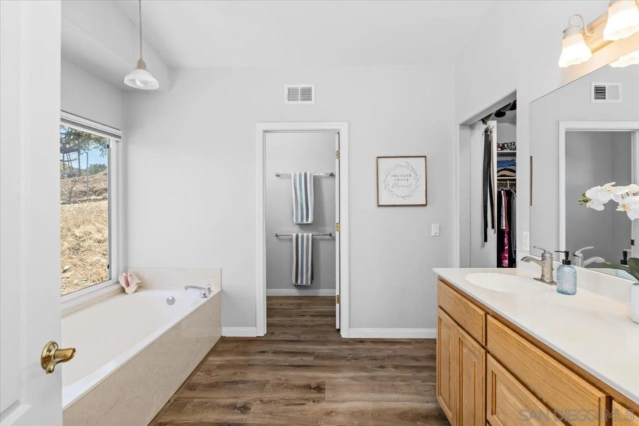 https://cdn.realtyfeed.com/cdn/127/260017238/3046e2f258d67bd064a2a7f9c06ad6cc.webp