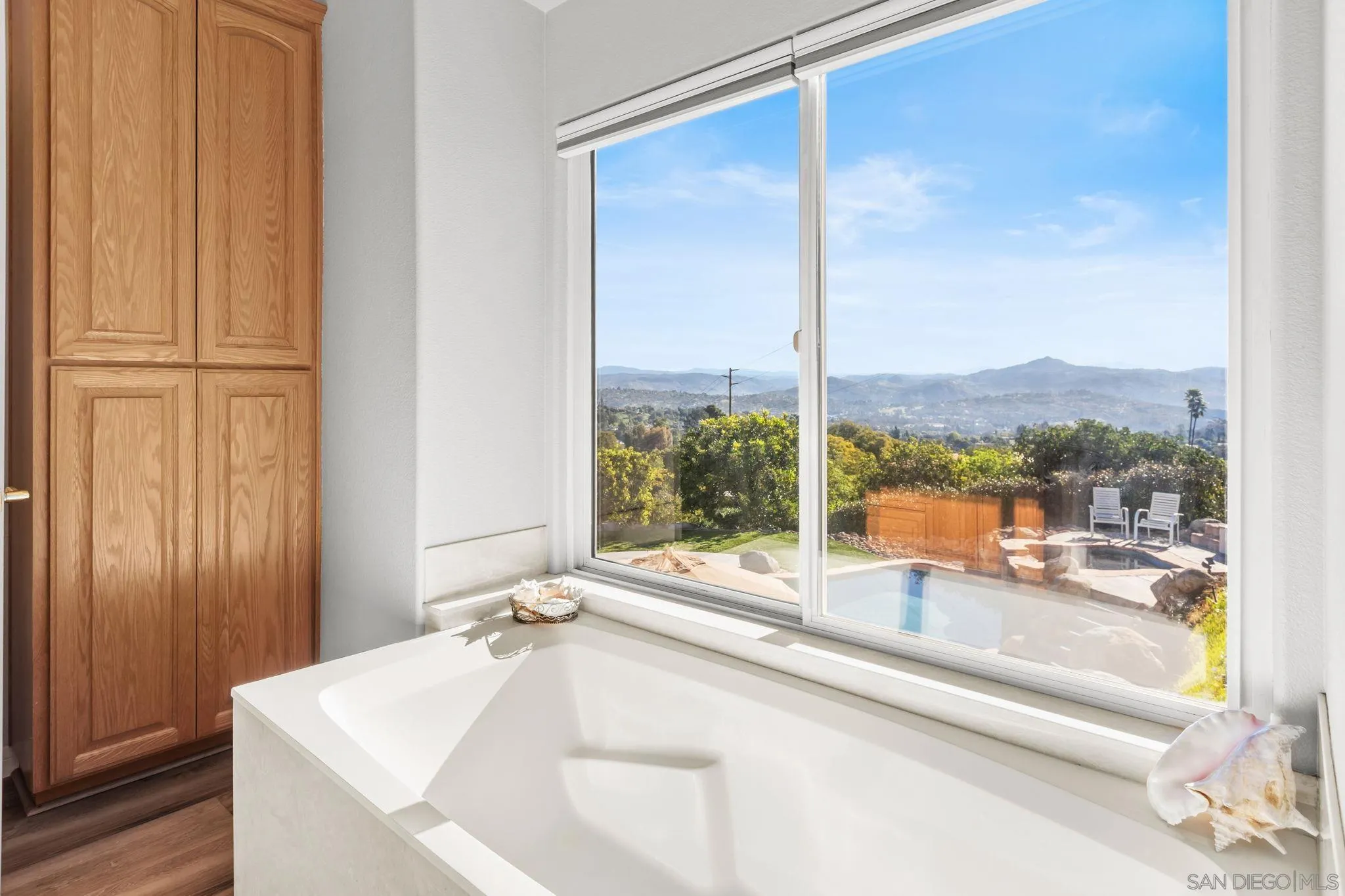 https://cdn.realtyfeed.com/cdn/127/260017238/fb353762a7cf7b9d6fdb620dc4ace09f.webp