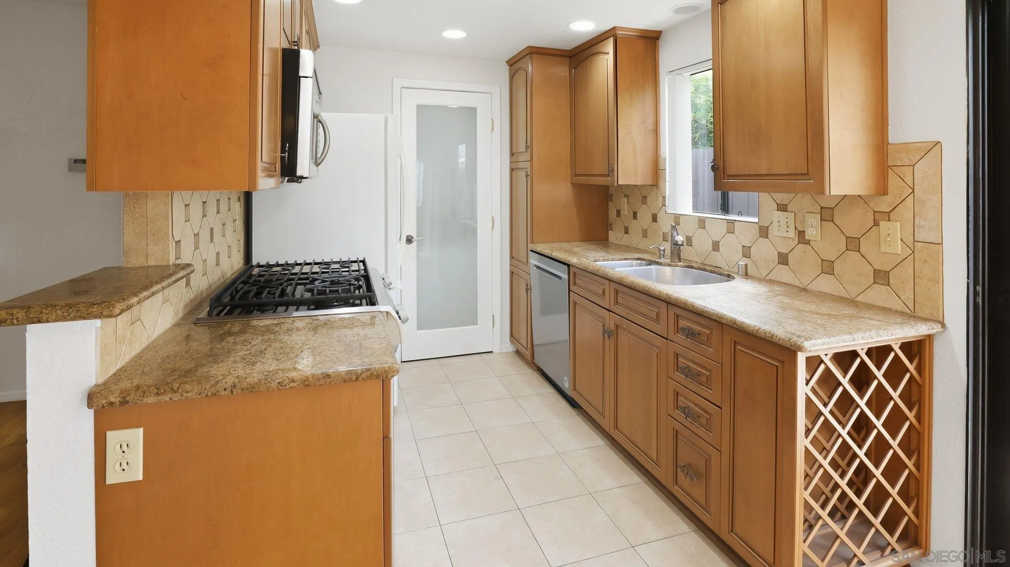 Photo #14: 260017243 Listing: Photo #14