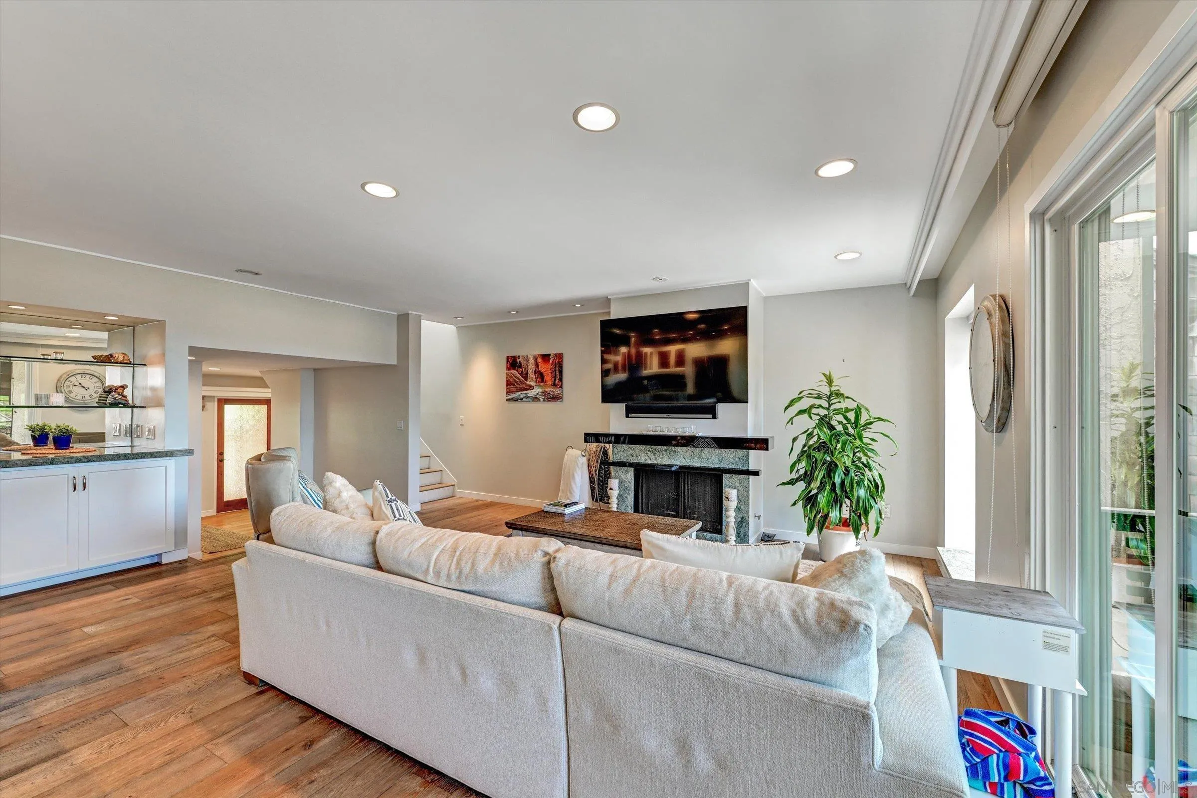 Photo #3: 260017249 Listing: Photo #3
