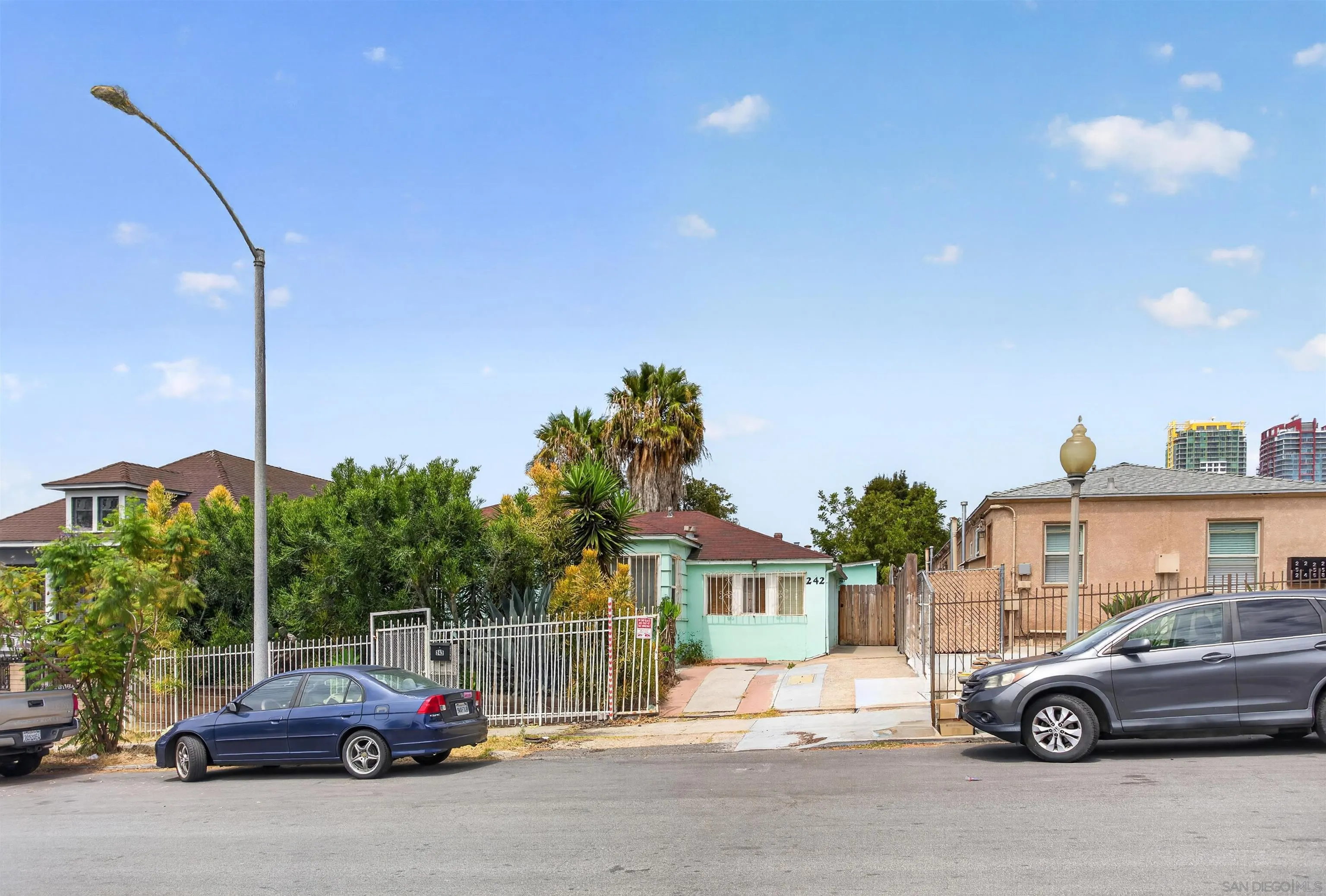 https://cdn.realtyfeed.com/cdn/127/260017253/2f3ae9659ad592bc194bbd46203971ad.webp