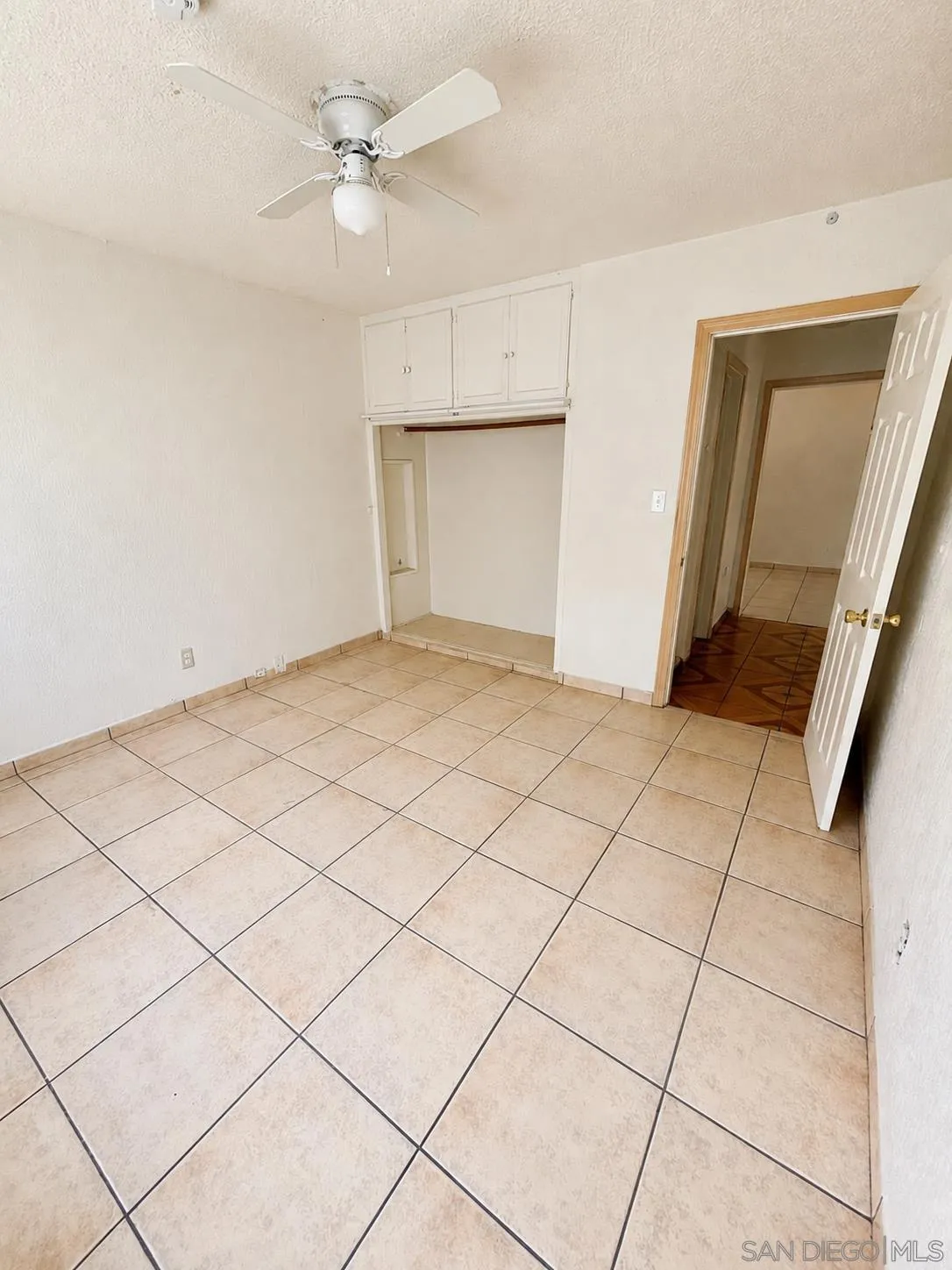 https://cdn.realtyfeed.com/cdn/127/260017253/75d1d37e52bb1ffbabf840b11c757082.webp