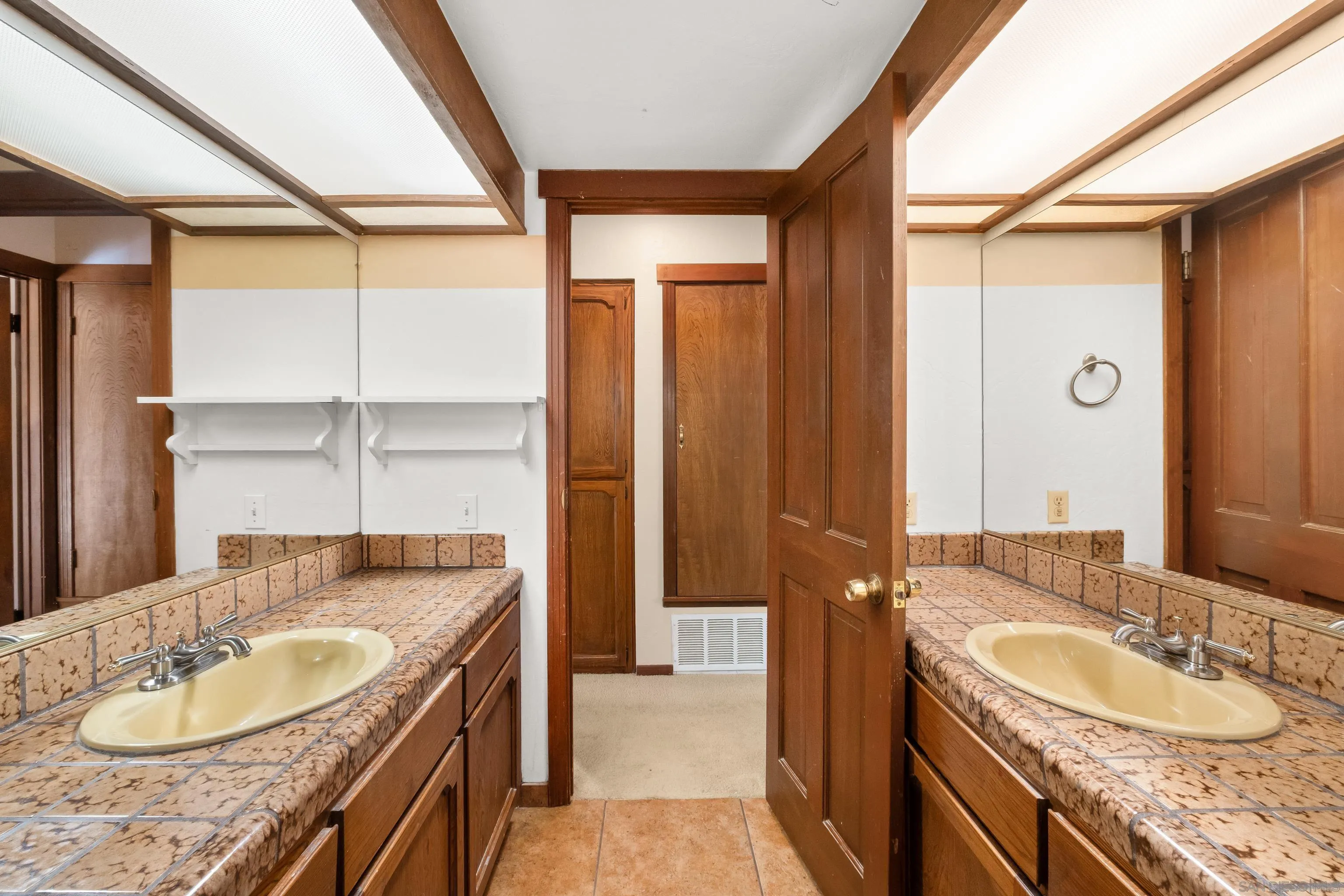 https://cdn.realtyfeed.com/cdn/127/260017257/03b27d5d3f41934df101a1f0f59a638c.webp