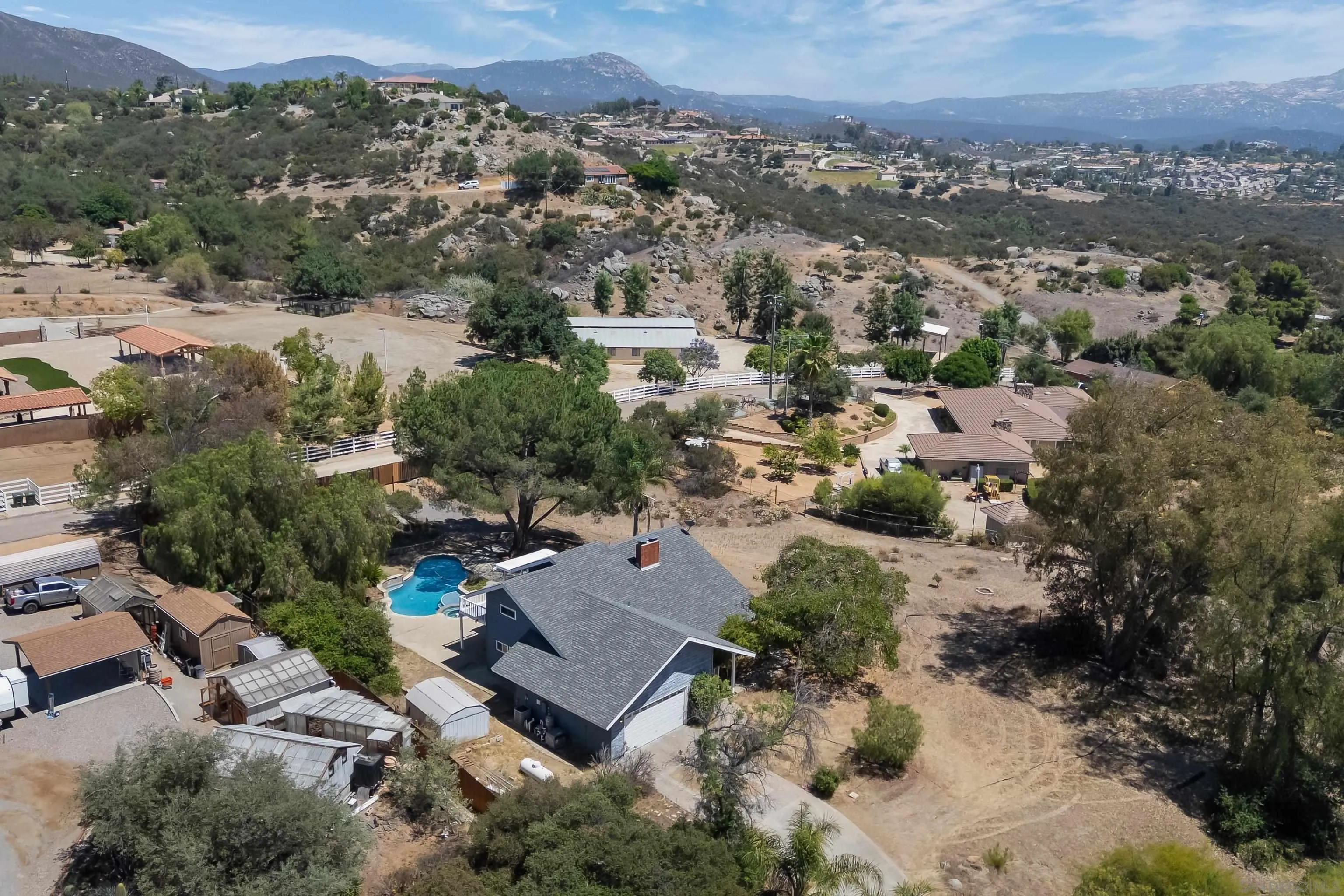 https://cdn.realtyfeed.com/cdn/127/260017257/082a11907d8d774057e9261f555717c5.webp