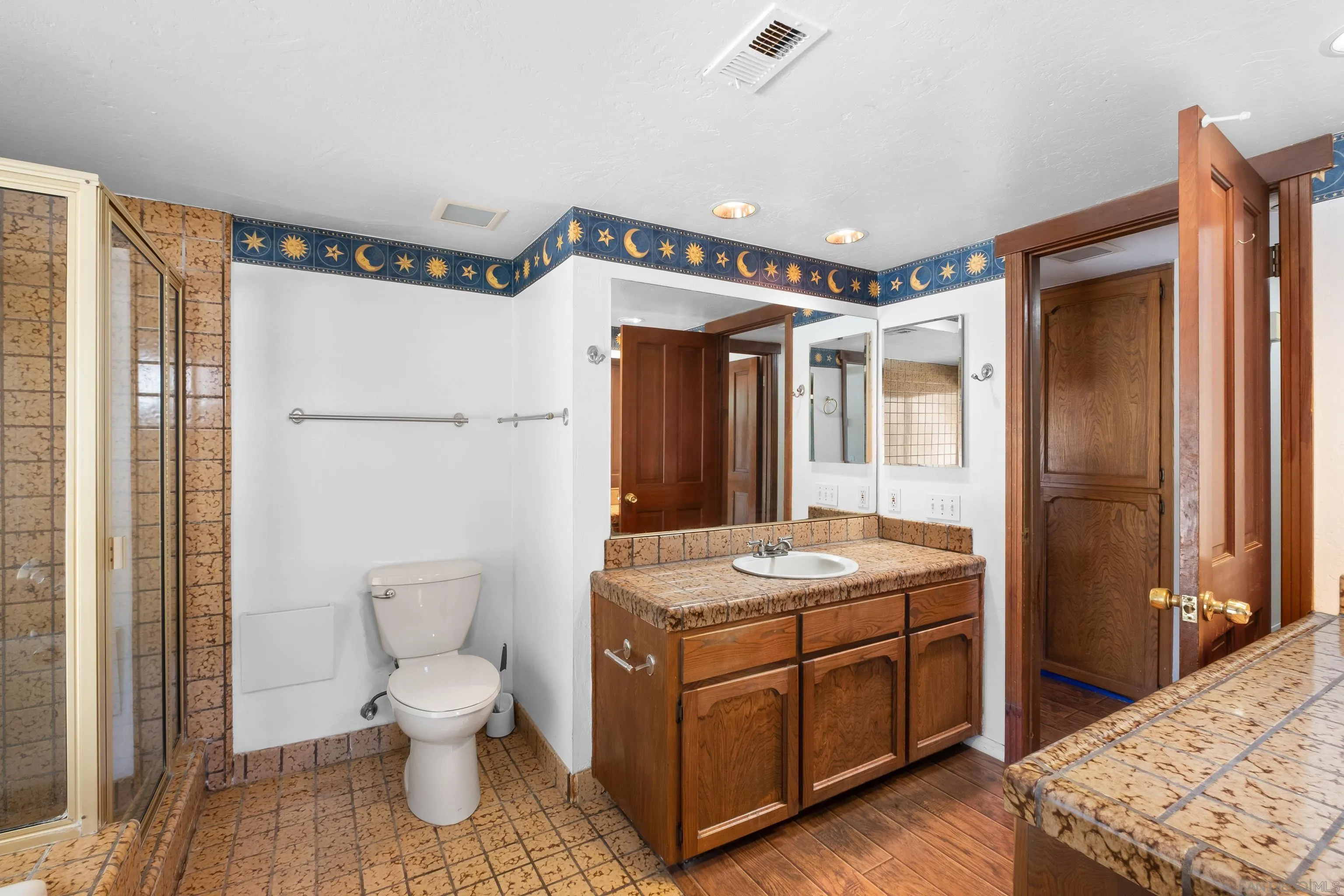 https://cdn.realtyfeed.com/cdn/127/260017257/777bdaa8570e7f5dcd46976861581a36.webp