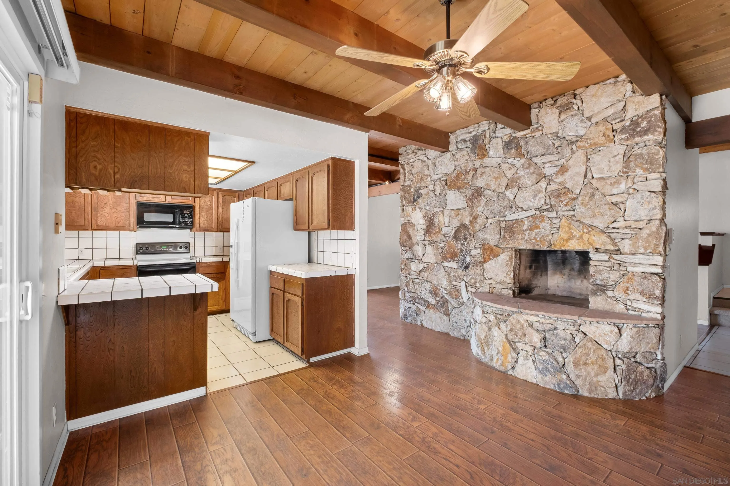 https://cdn.realtyfeed.com/cdn/127/260017257/d38b8f0278853075ac9d4ebb6967e5db.webp