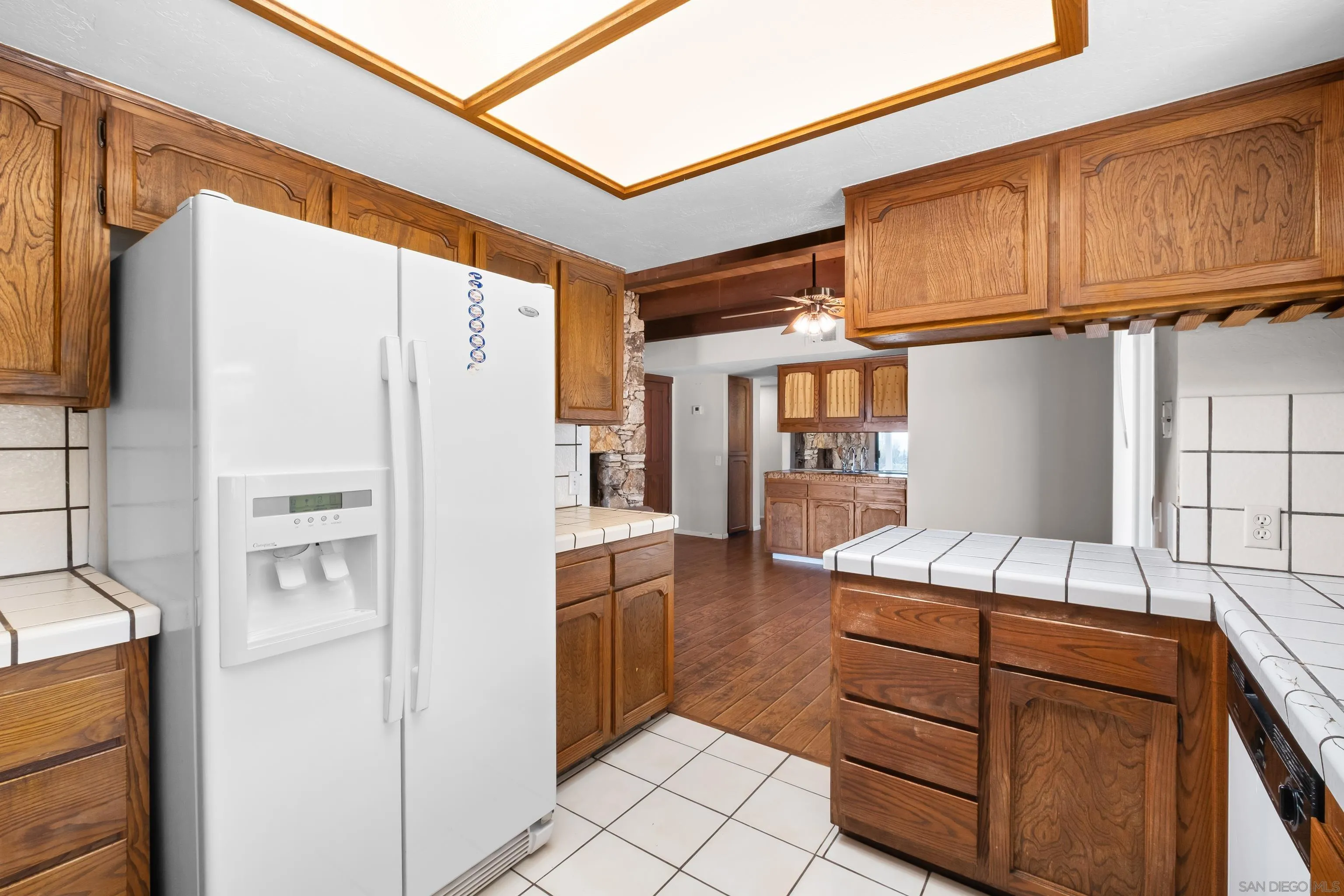 https://cdn.realtyfeed.com/cdn/127/260017257/faf82b8ce6d460b7c4e02412390876c3.webp