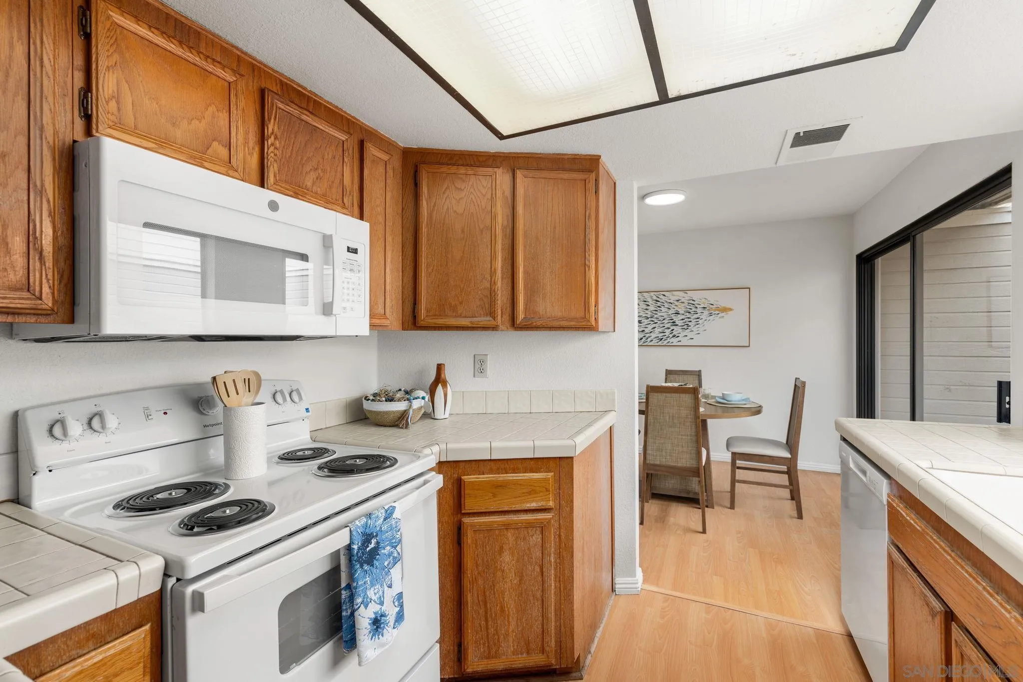 Photo #8: 260017273 Listing: Photo #8