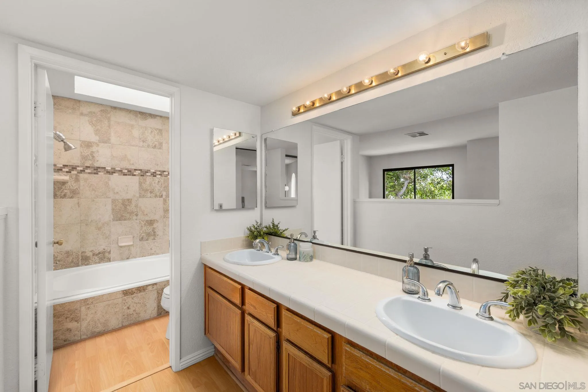 Photo #13: 260017273 Listing: Photo #13