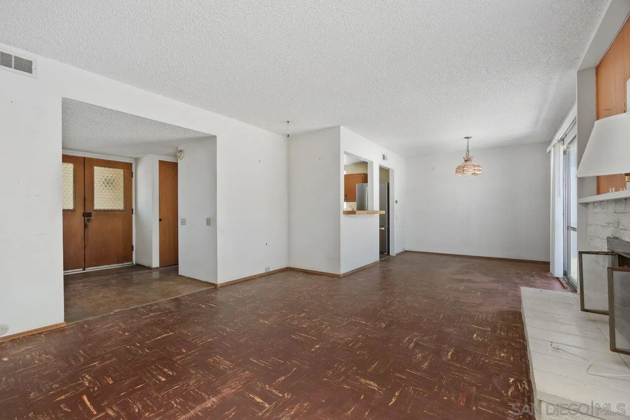 https://cdn.realtyfeed.com/cdn/127/260017283/1fde29369a3cbe7bcc9fba880057ce93.webp