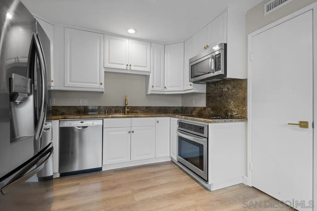 https://cdn.realtyfeed.com/cdn/127/260017290/ac286a6a41d4a9a2f3e646a479efe137.webp