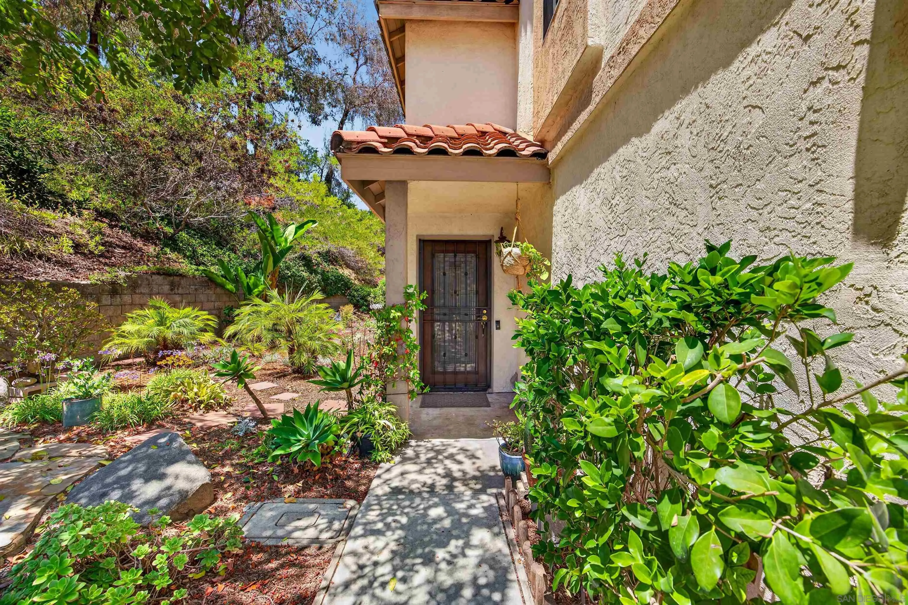 https://cdn.realtyfeed.com/cdn/127/260017291/0cbd1a8b0fc4646c4f501f9b39161de4.webp