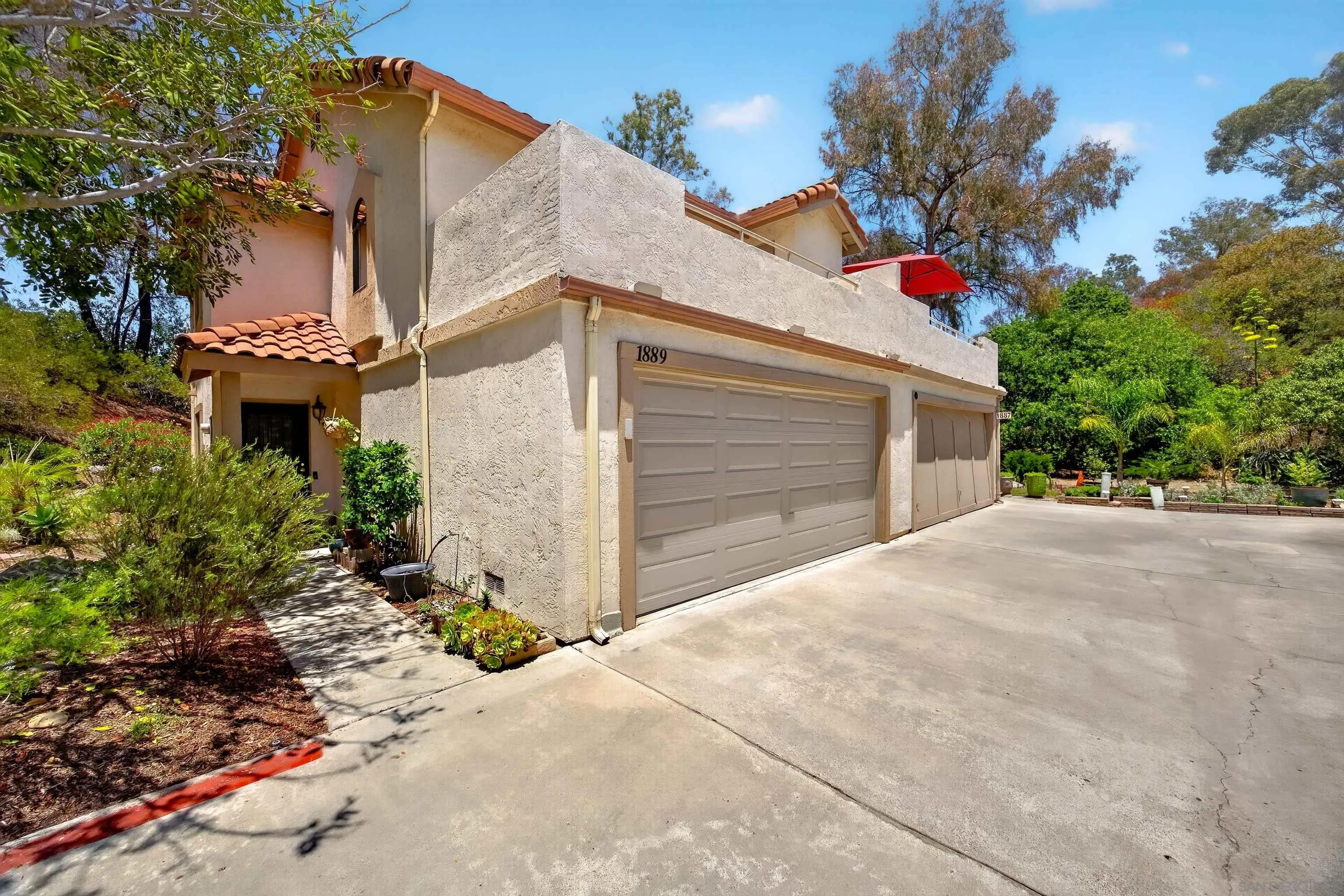 https://cdn.realtyfeed.com/cdn/127/260017291/575d3a180ca59f433e69cc68aecc0fad.webp