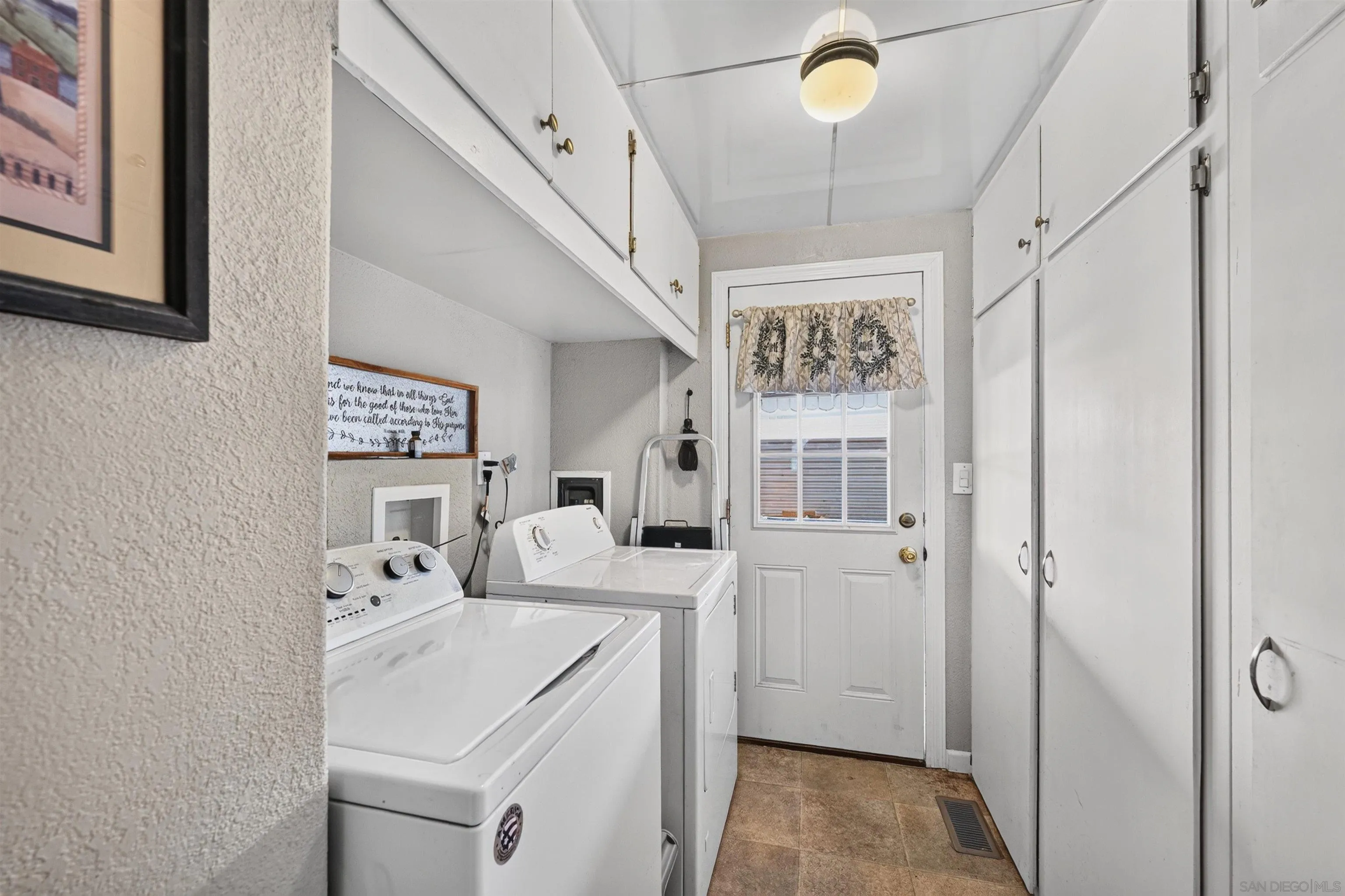 https://cdn.realtyfeed.com/cdn/127/260017296/6871cbeae7a85f4d65aaf2cd72eb6304.webp