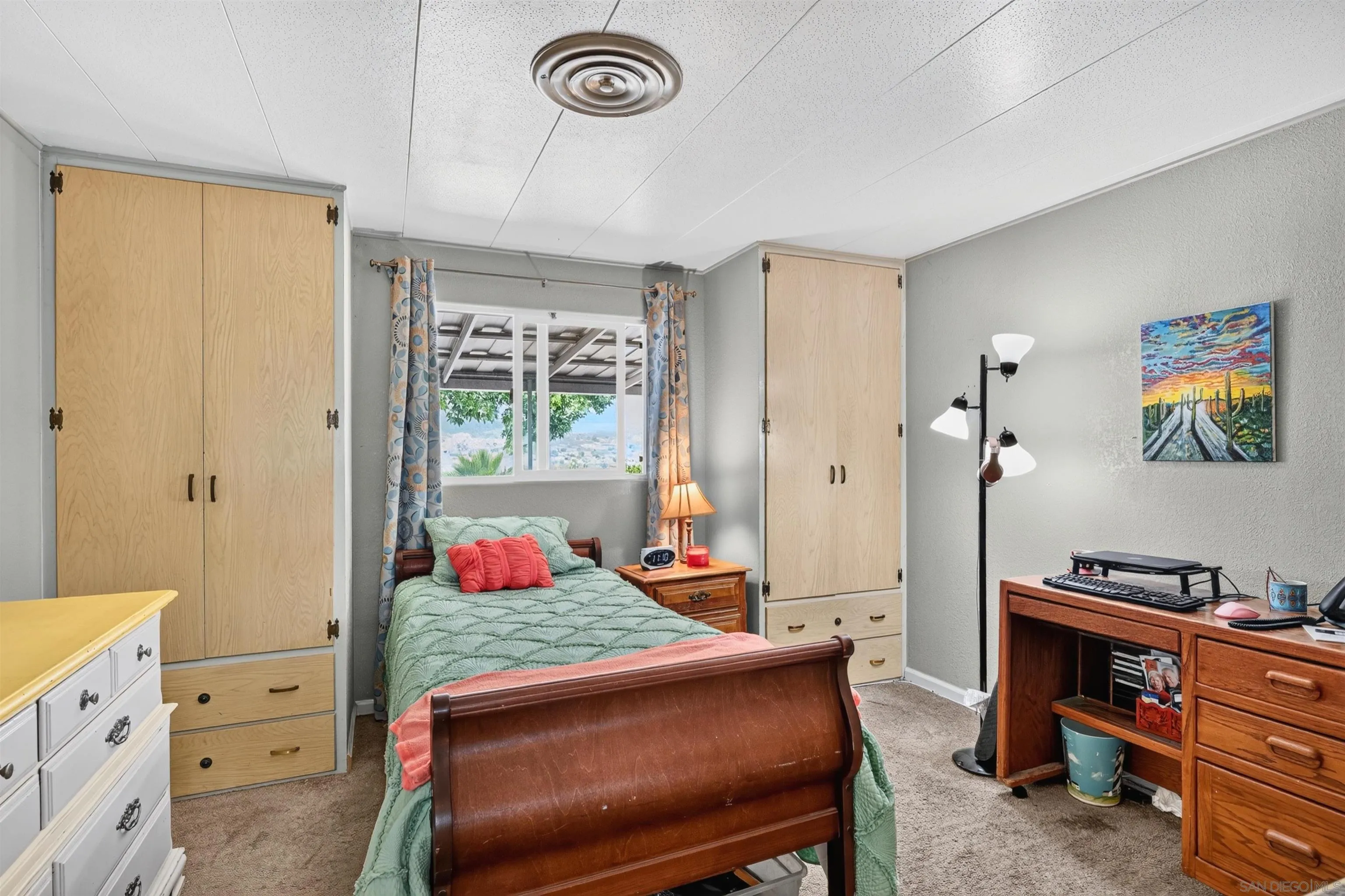 https://cdn.realtyfeed.com/cdn/127/260017296/7db84b89d7a74fe23fa291bd99868c79.webp