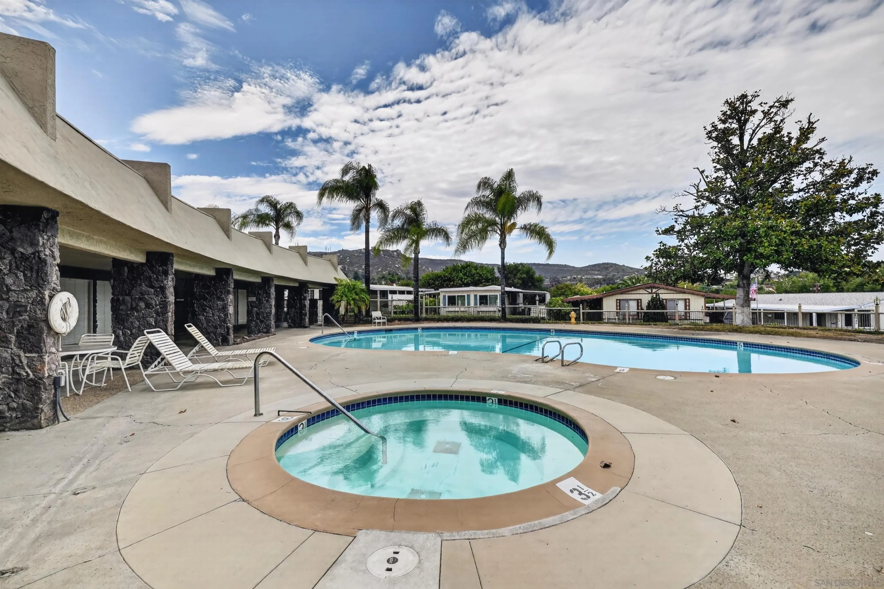 https://cdn.realtyfeed.com/cdn/127/260017296/dd6003499c3134523e4a2f9126581e0d.webp