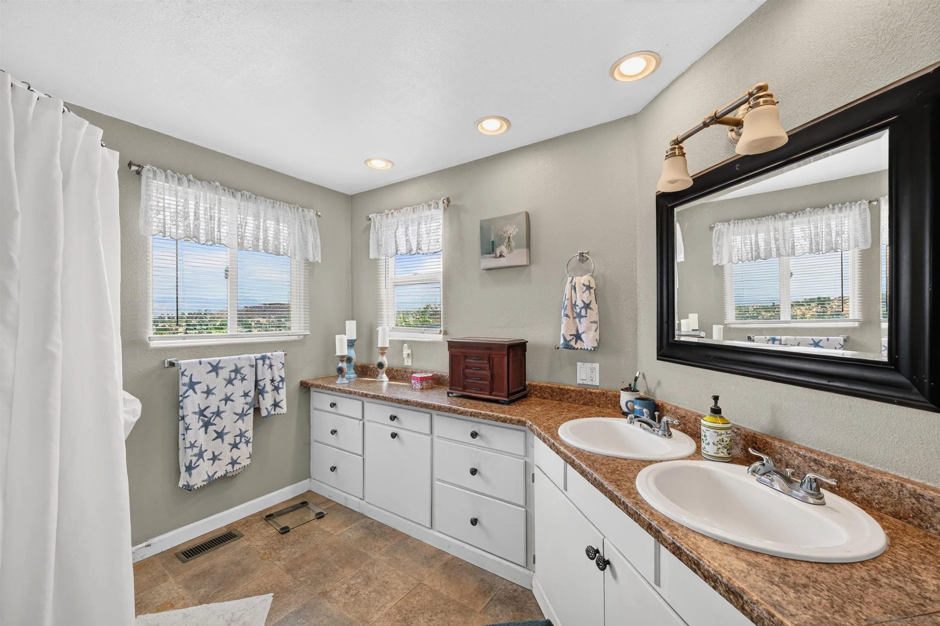 https://cdn.realtyfeed.com/cdn/127/260017296/e346f1d92391b68fa403abfb77f63176.webp