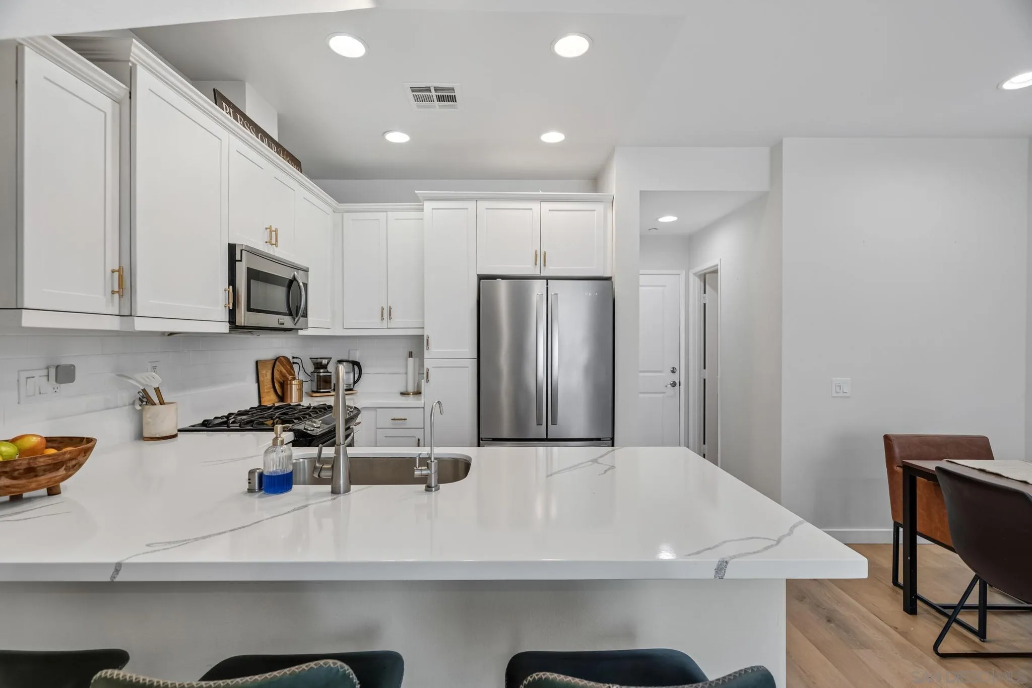 https://cdn.realtyfeed.com/cdn/127/260017297/37840aa28811e94adbf1ccd17068cbaf.webp